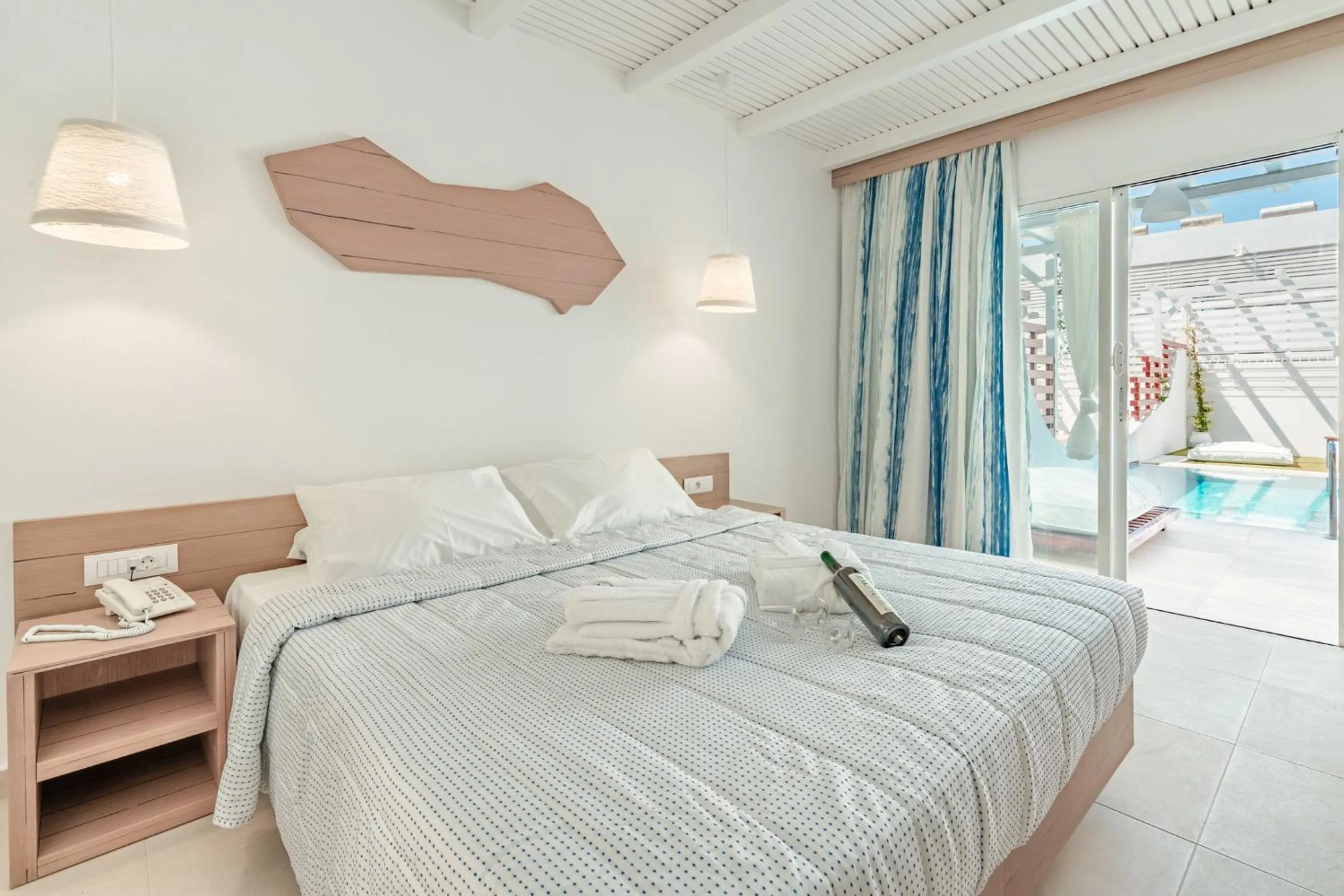 View (from property/room), Bed in Aloe Hotel - Adults Only