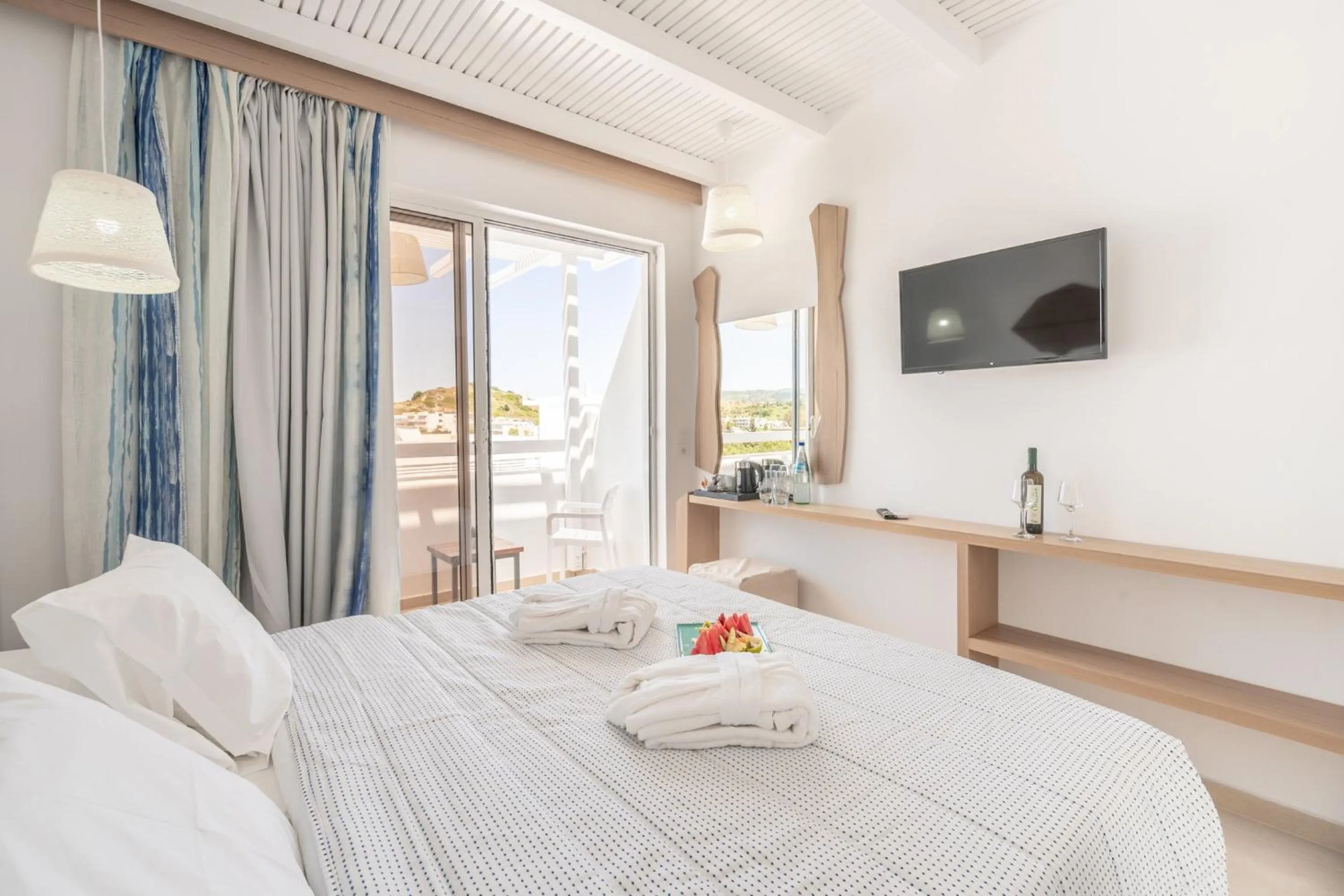 TV and multimedia, Bed in Aloe Hotel - Adults Only