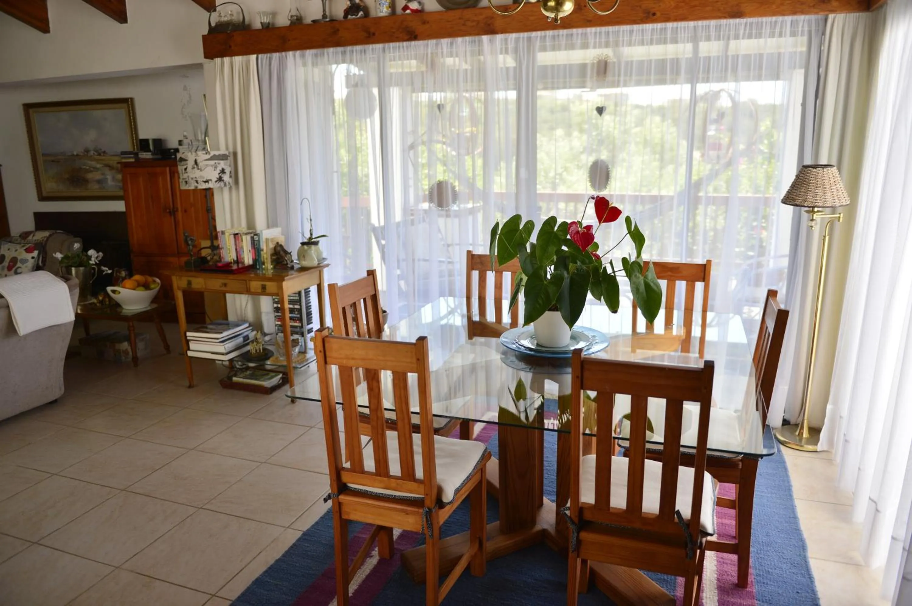 Dining area in 22 Julia B&B