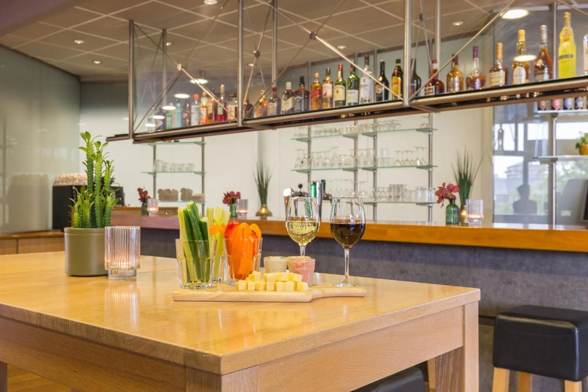 Lounge or bar in Leonardo Hotel Lelystad City Center