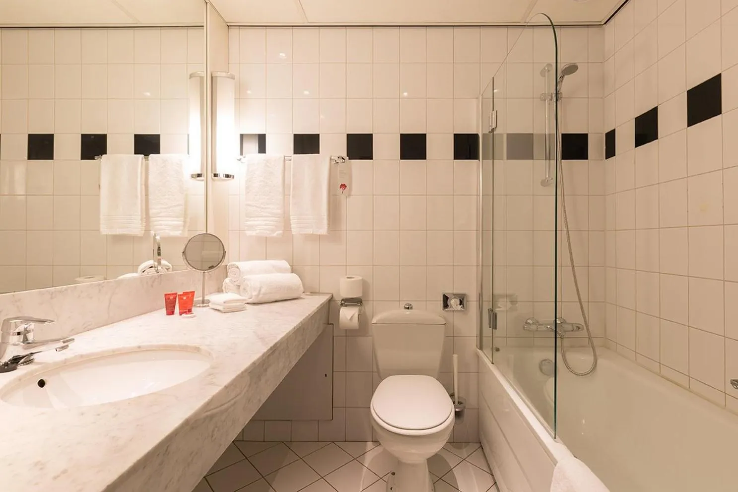 Bathroom in Leonardo Hotel Lelystad City Center