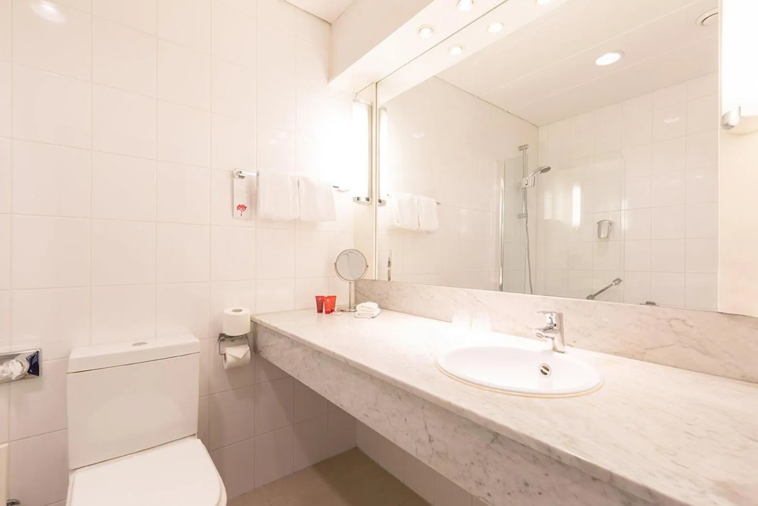 Bathroom in Leonardo Hotel Lelystad City Center