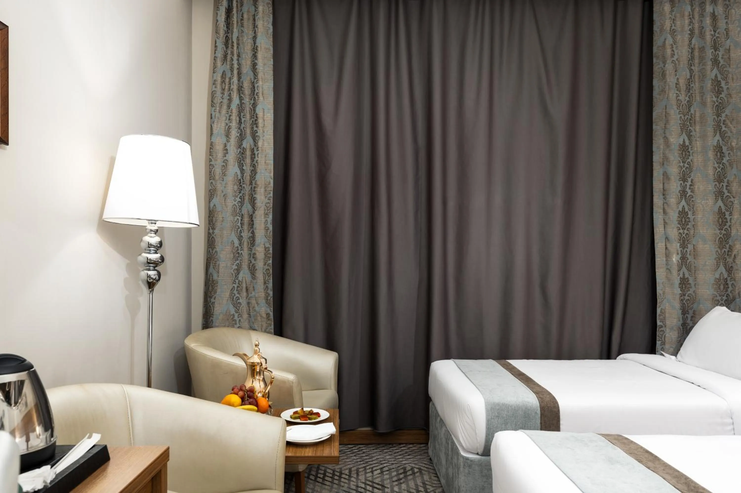 Bedroom, Bed in Emaar Al Mektan Hotel