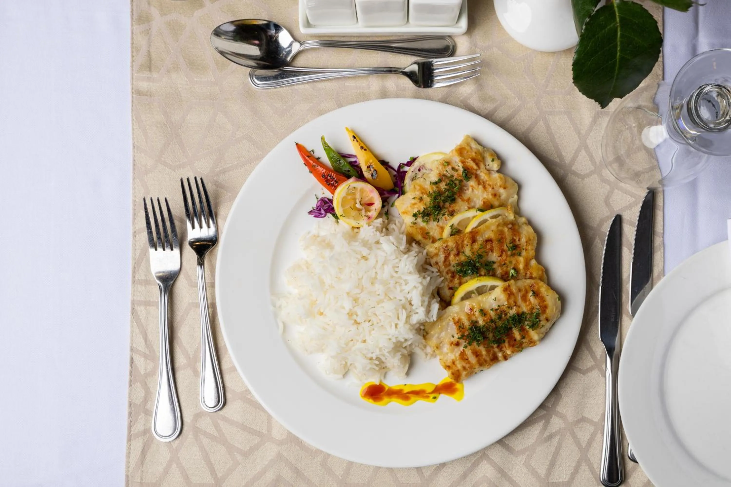 Food and drinks in Emaar Al Mektan Hotel