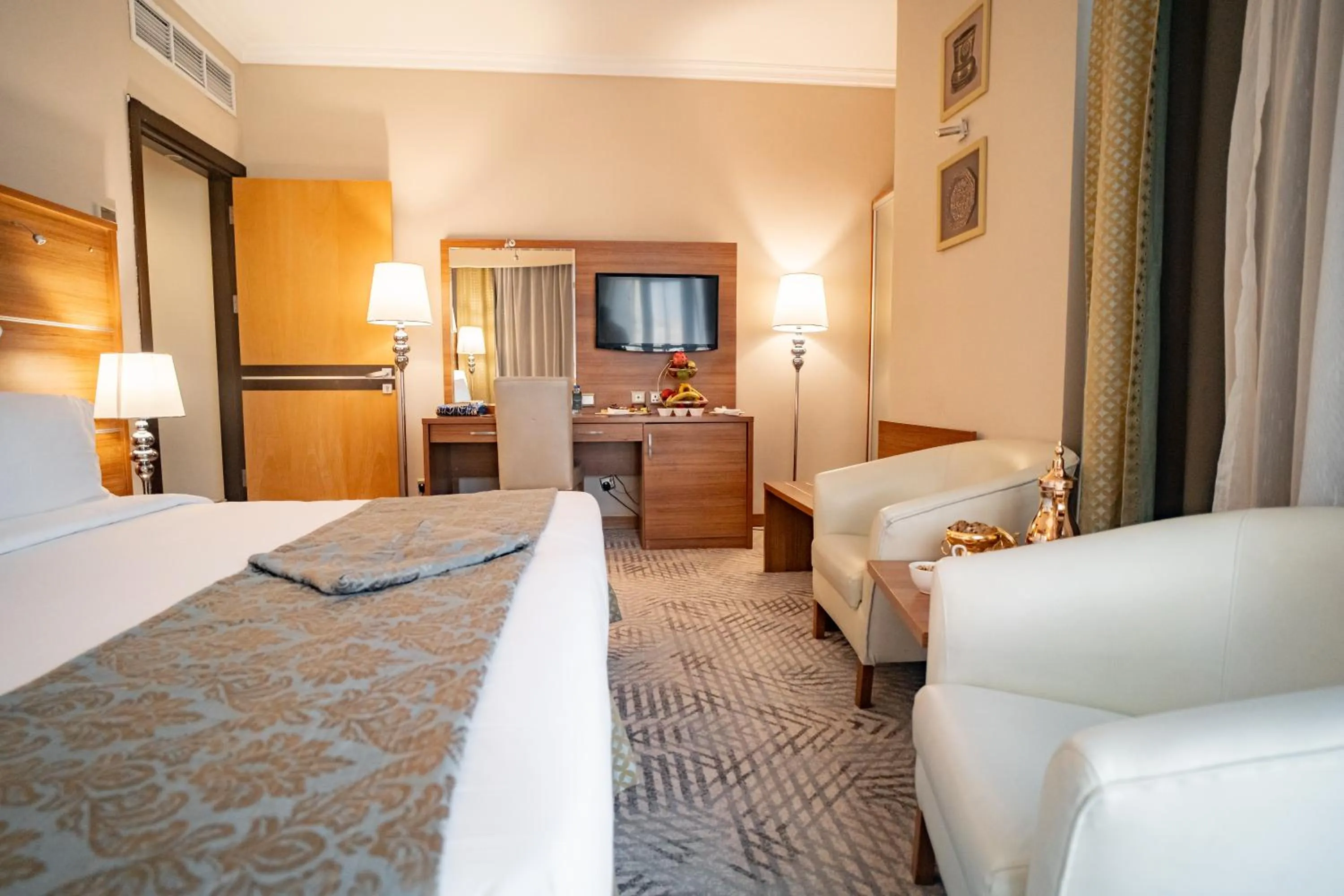 Bedroom, Bed in Emaar Al Mektan Hotel