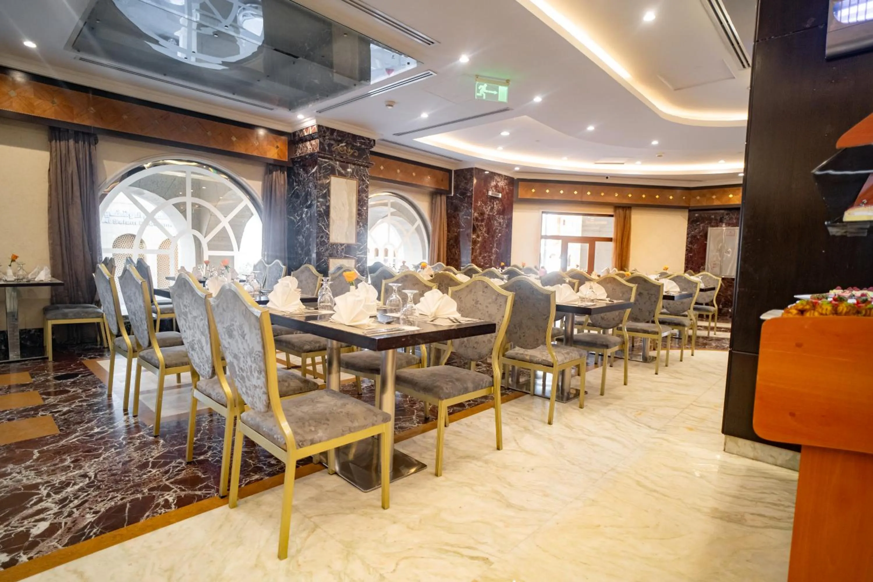 Restaurant/places to eat in Emaar Al Mektan Hotel