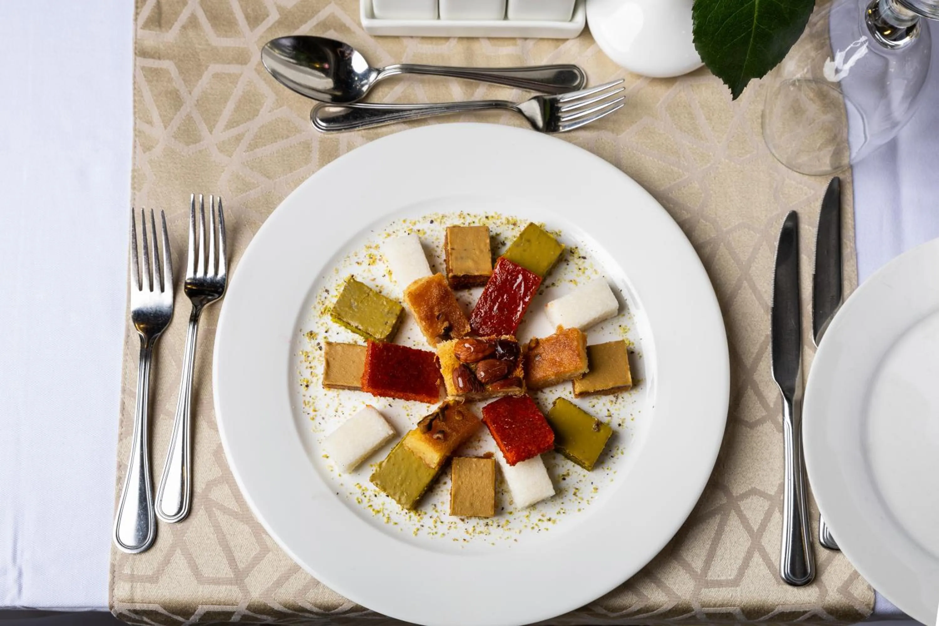 Food and drinks in Emaar Al Mektan Hotel