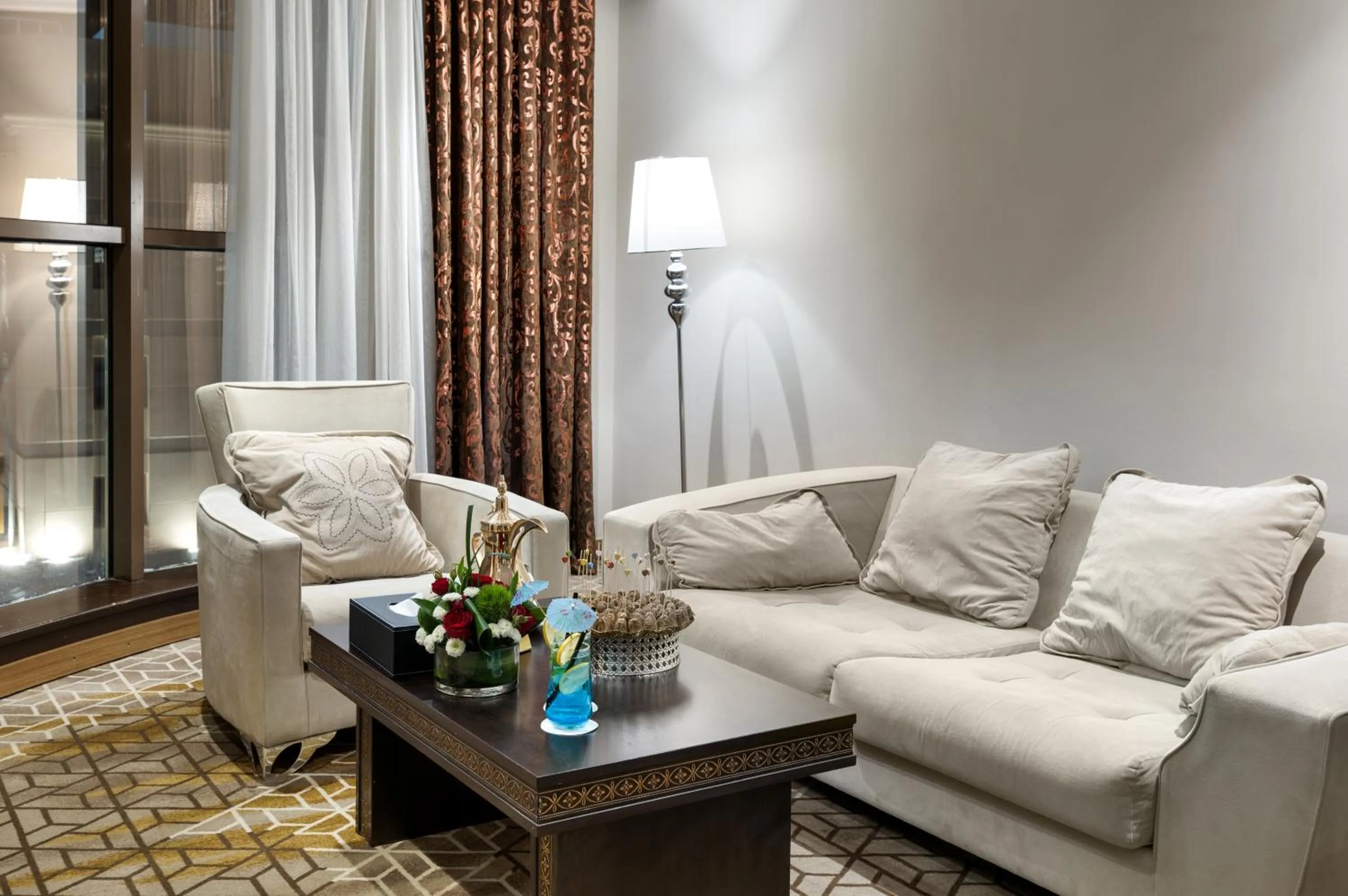 Living room in Emaar Al Mektan Hotel