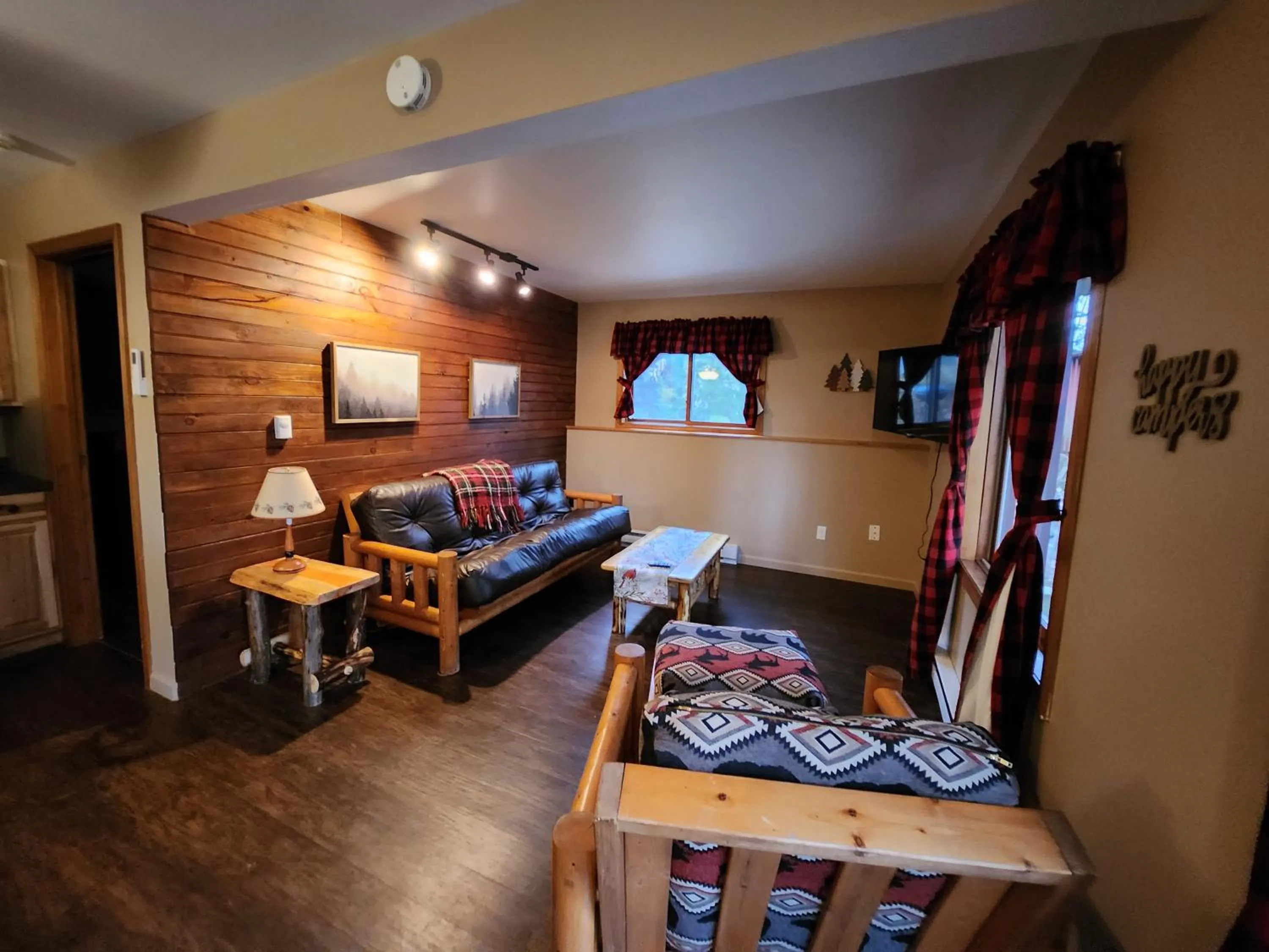 Bed in Adirondack Diamond Point Lodge