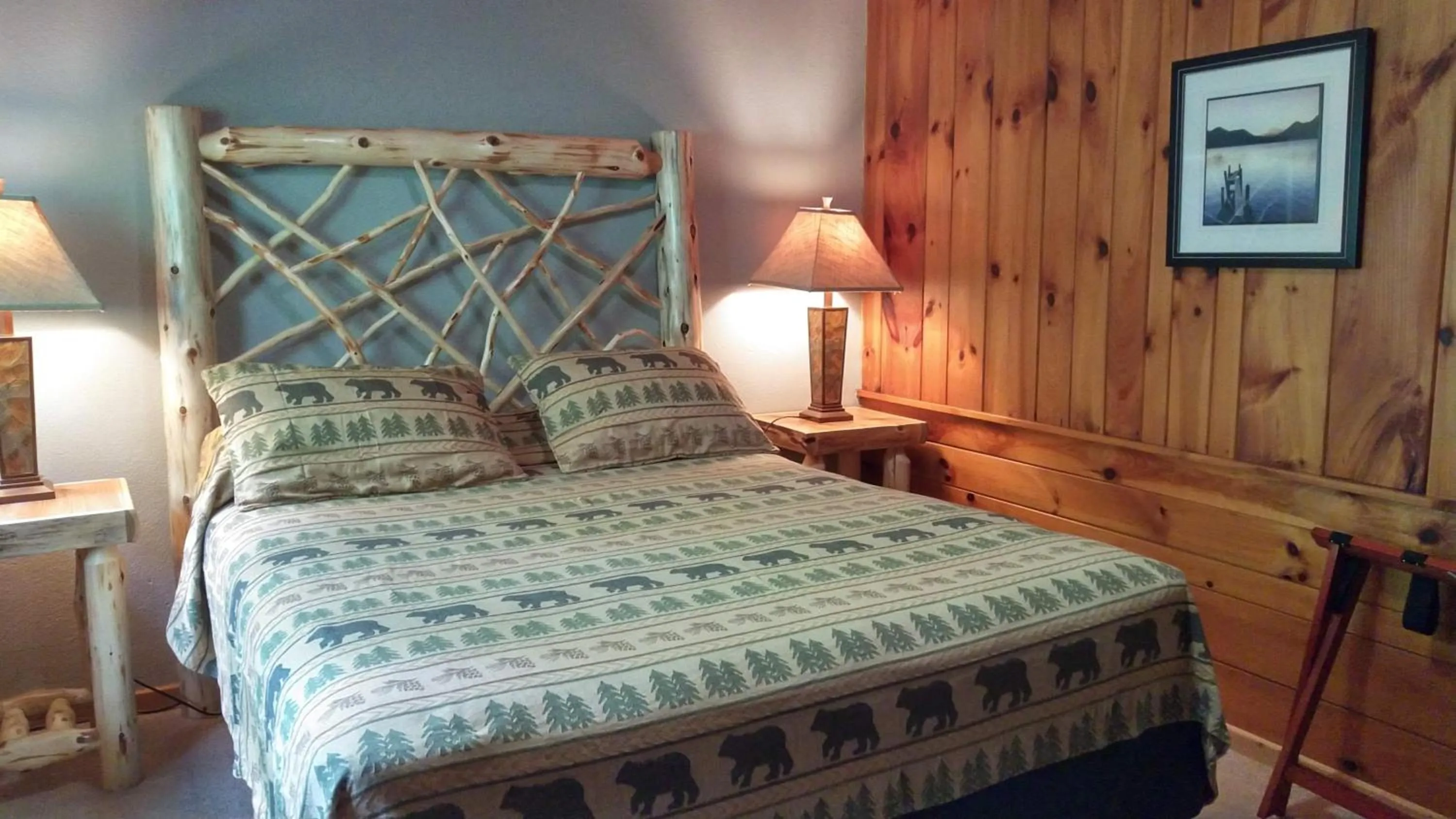 Bed in Adirondack Diamond Point Lodge