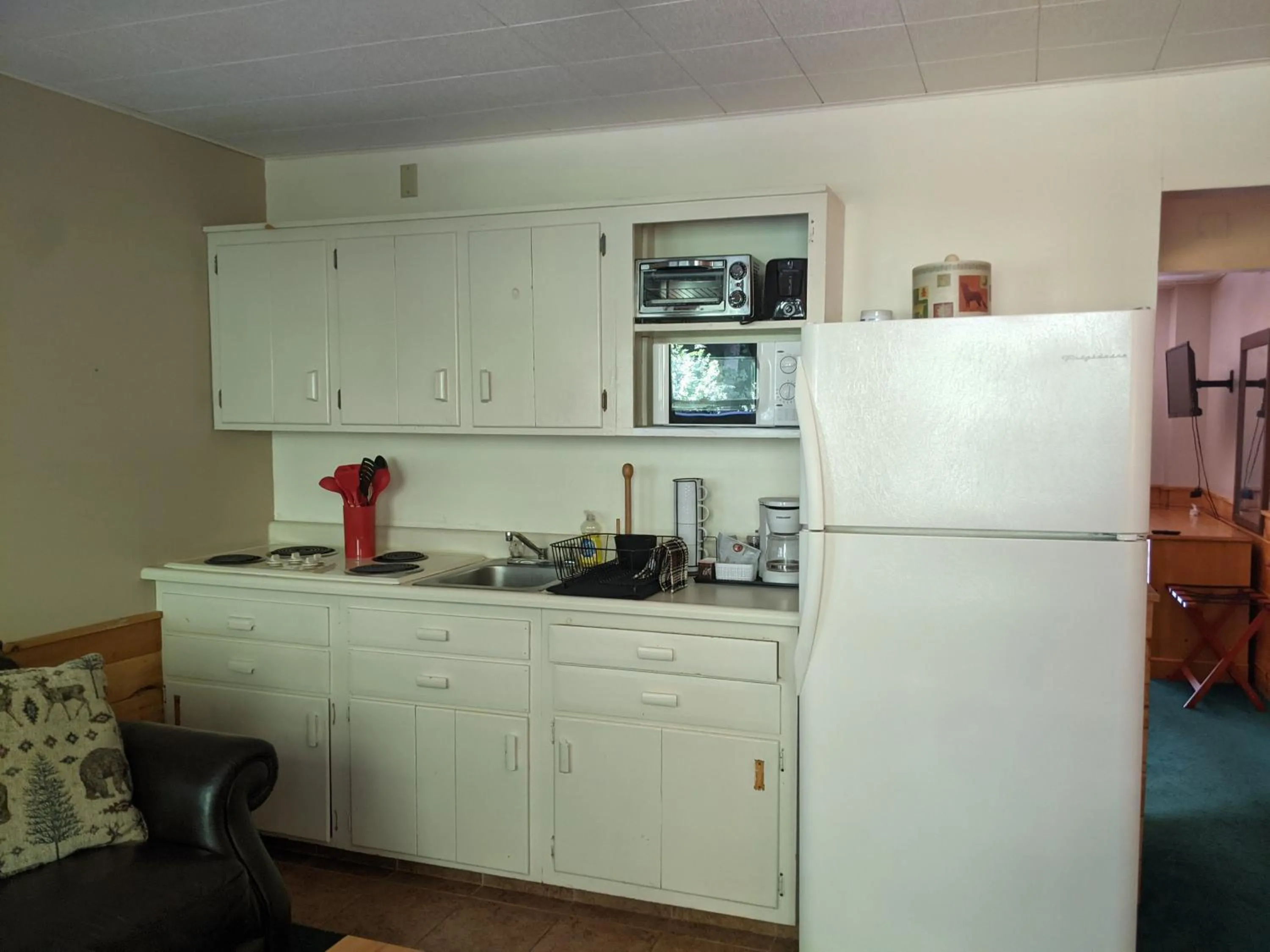 Kitchen or kitchenette in Adirondack Diamond Point Lodge