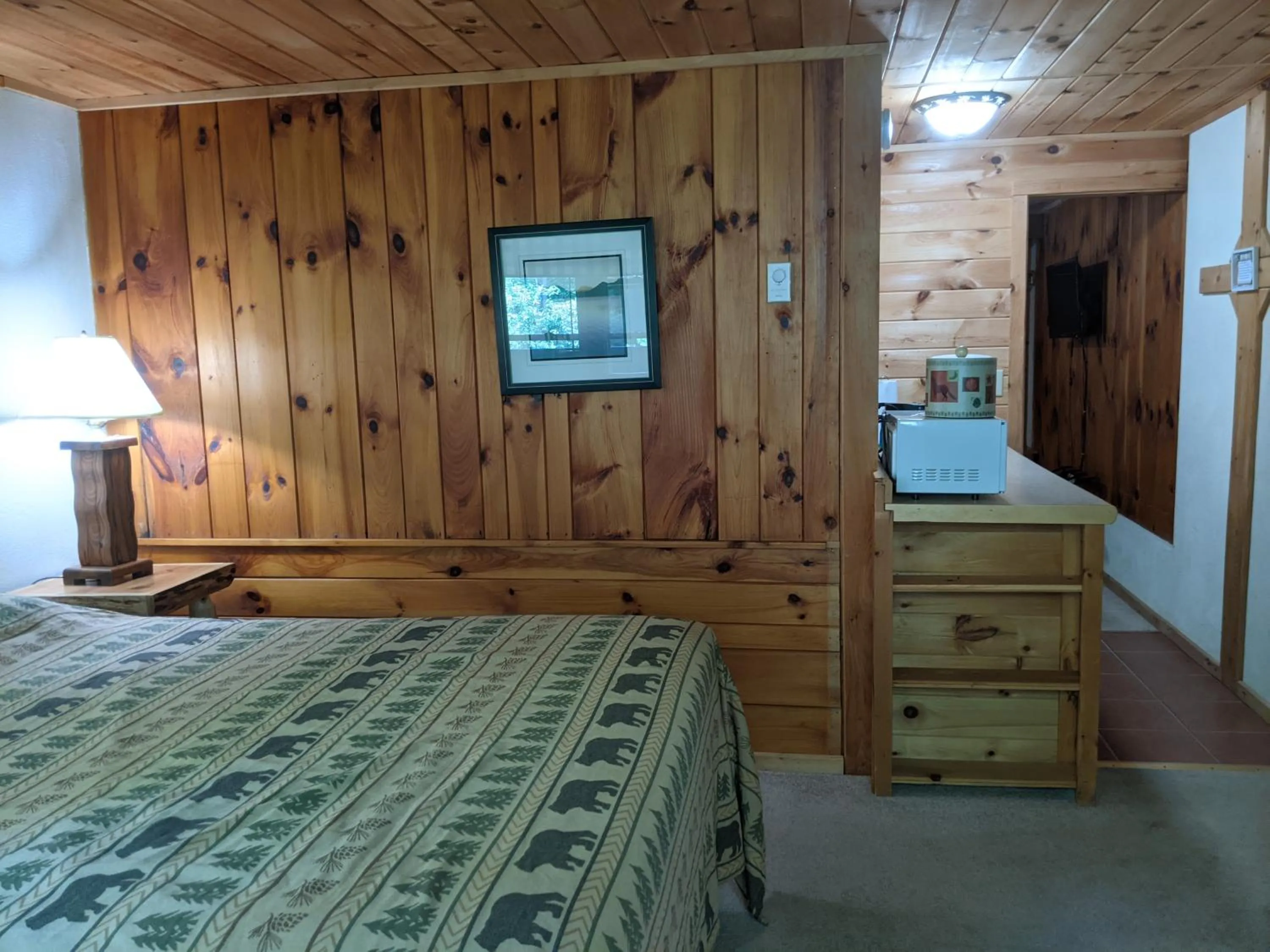 Photo of the whole room, Bed in Adirondack Diamond Point Lodge