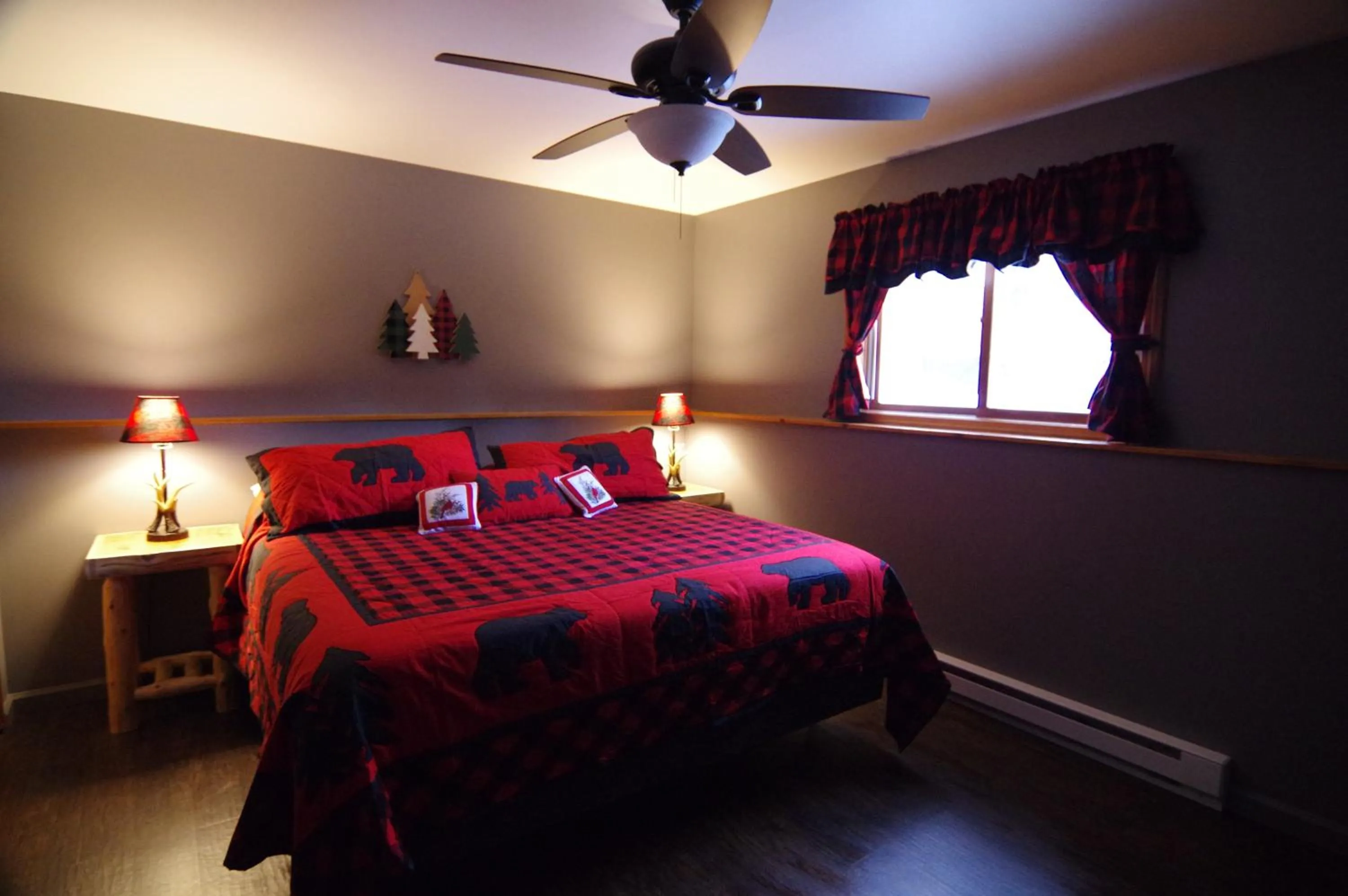 Bed in Adirondack Diamond Point Lodge