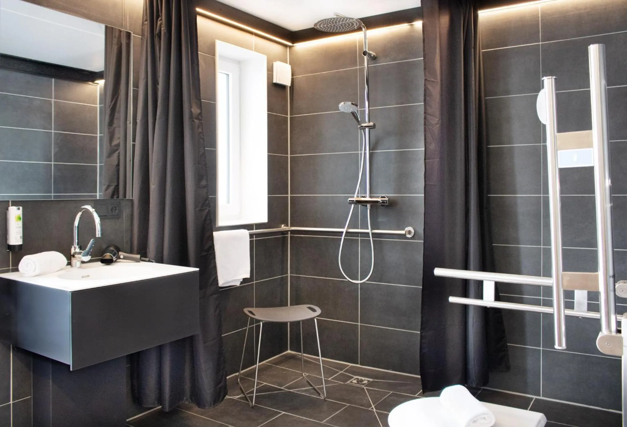 Shower in HBS Hotel by WMM Hotels