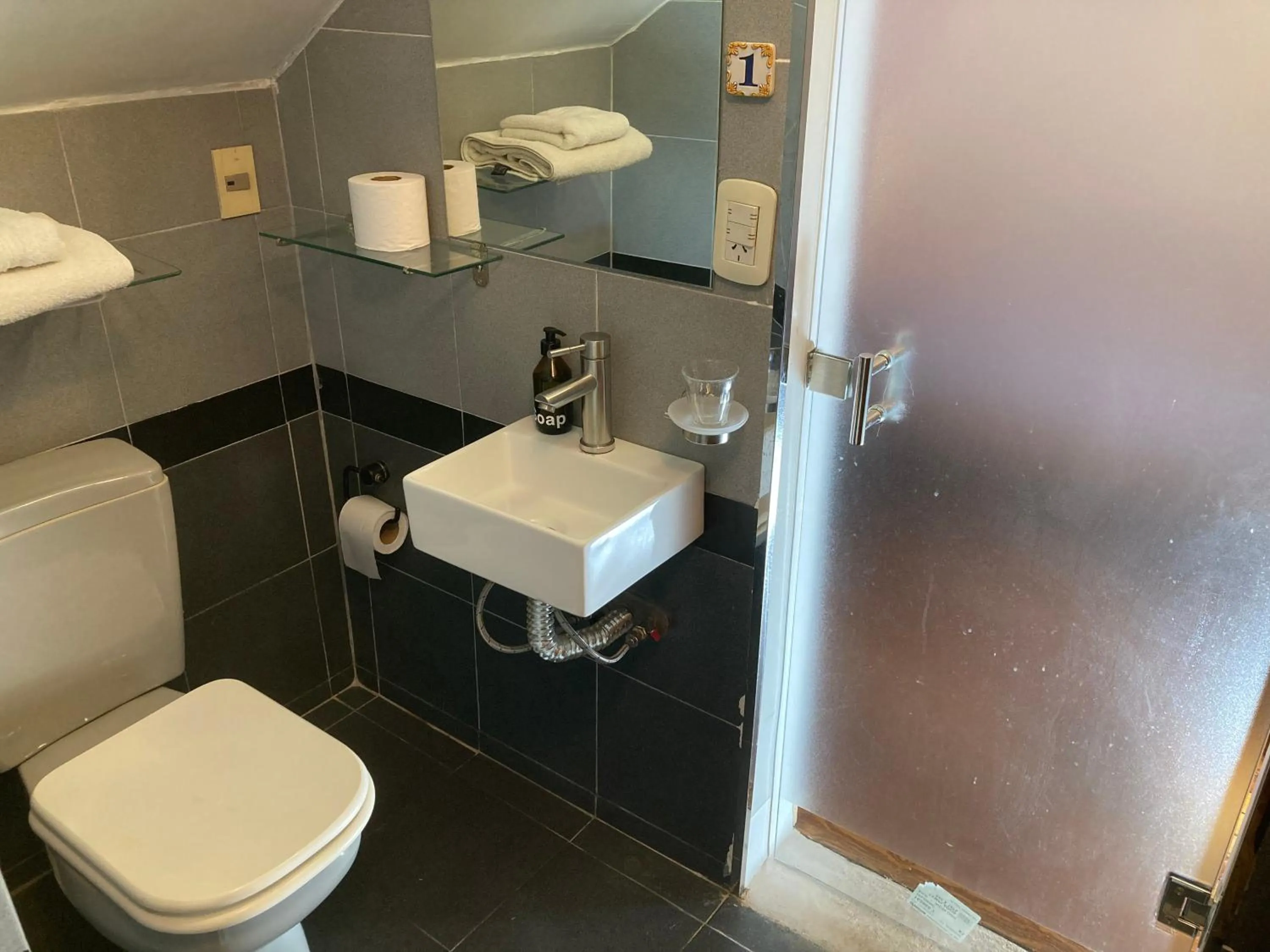 Bathroom in Lina's Tango Guesthouse