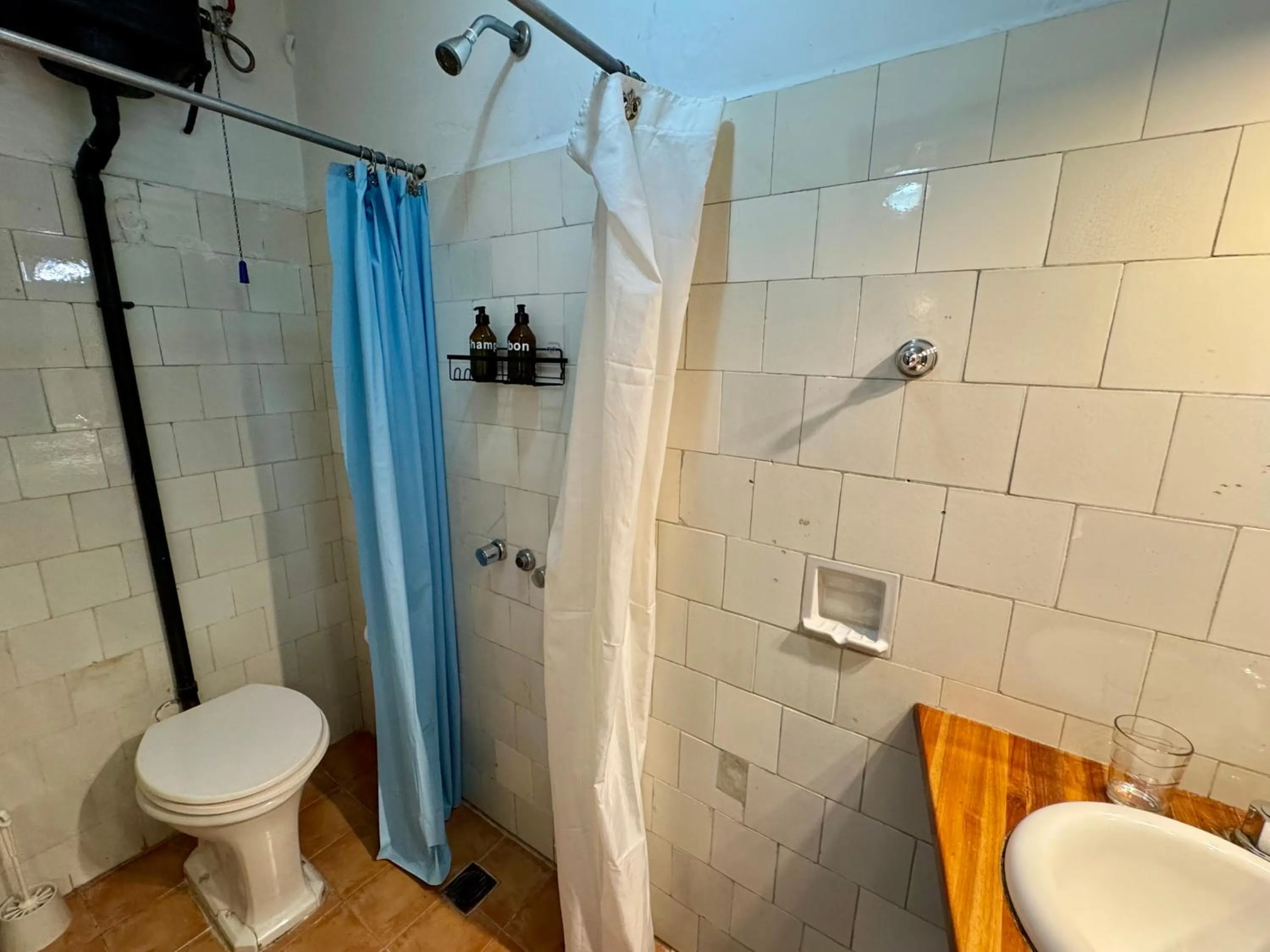 Bathroom in Lina's Tango Guesthouse