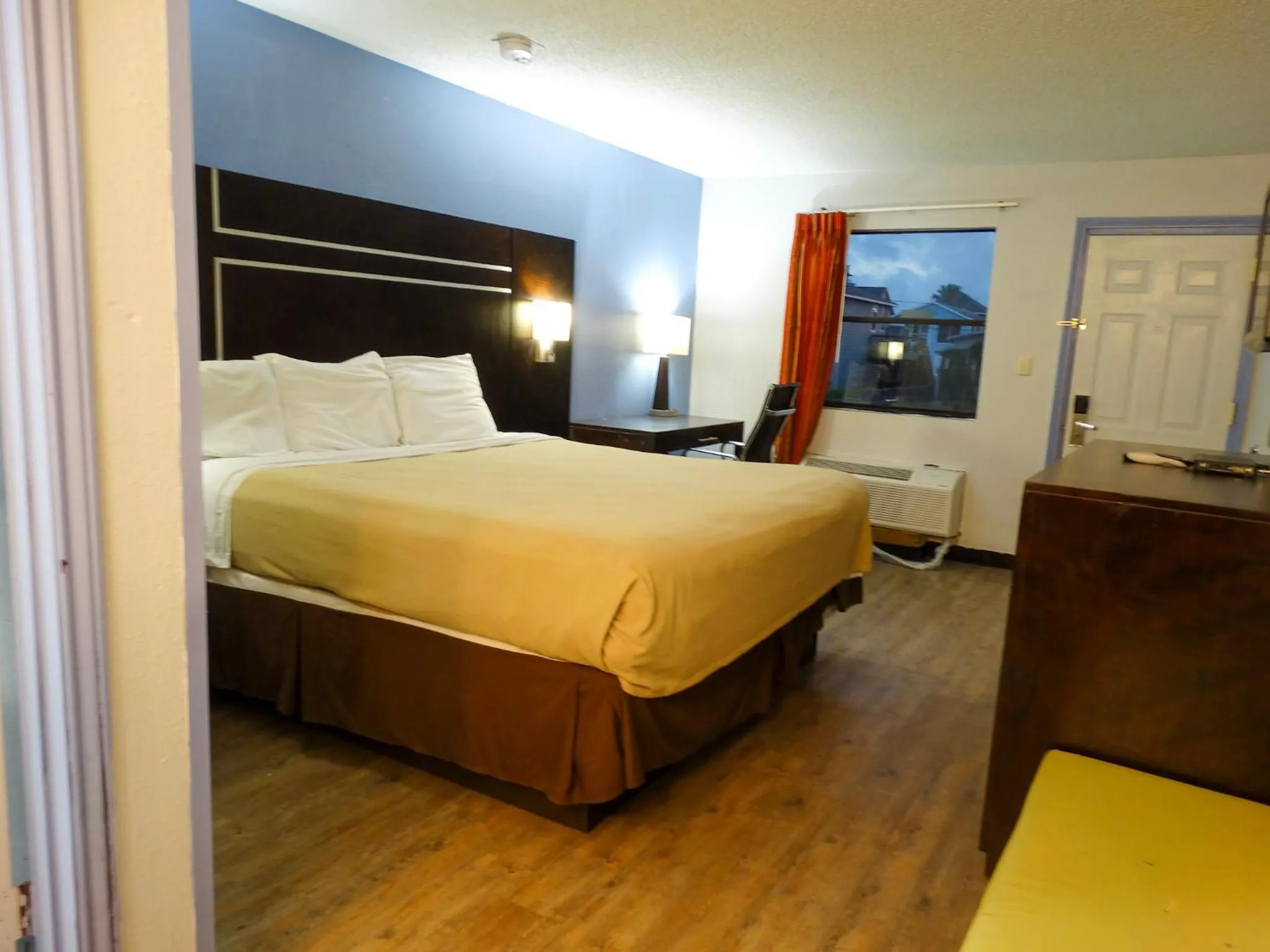 Bed in The Residency Inn