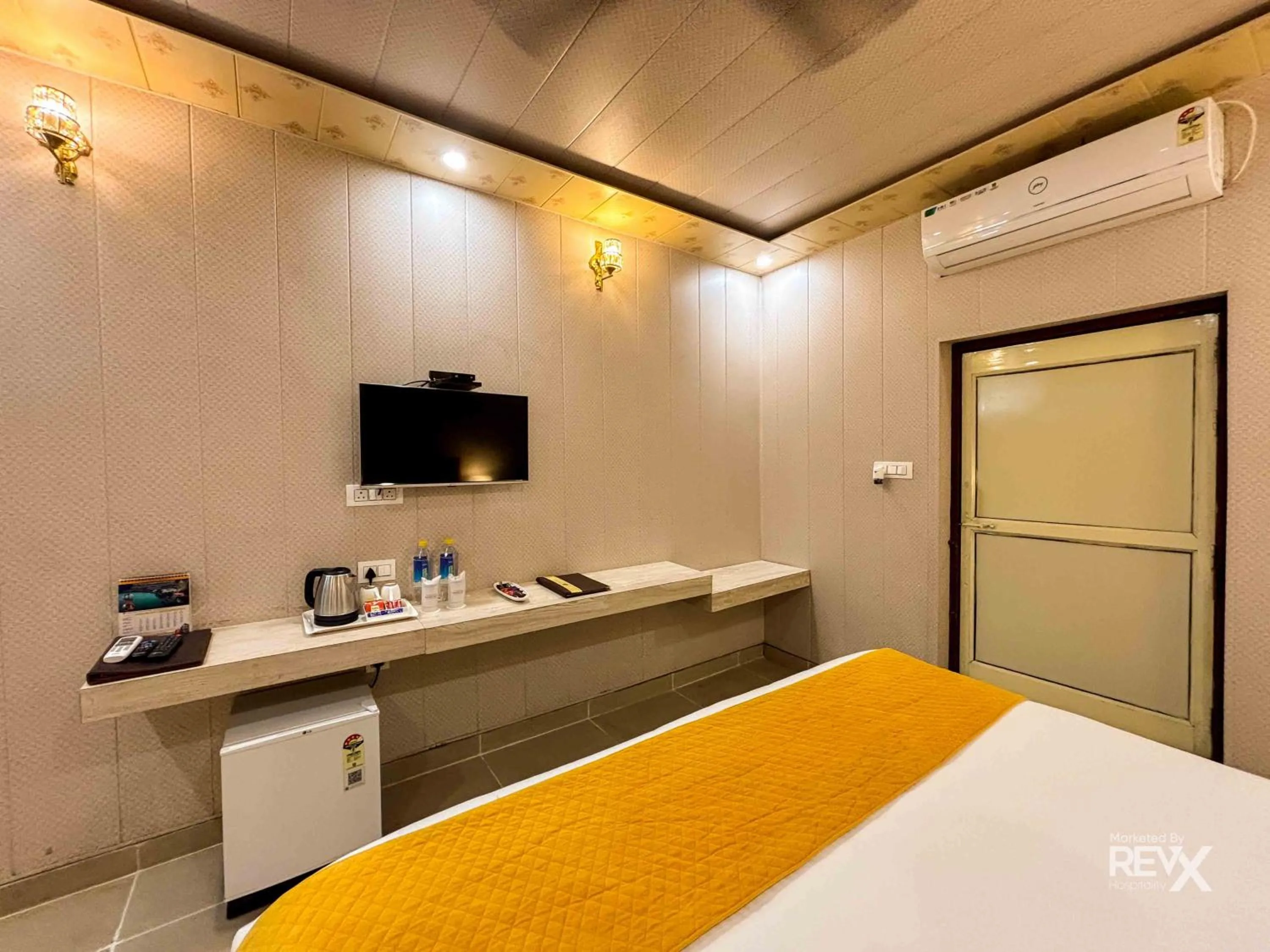 Bed in The Neeraj Naturecure - Ganga View