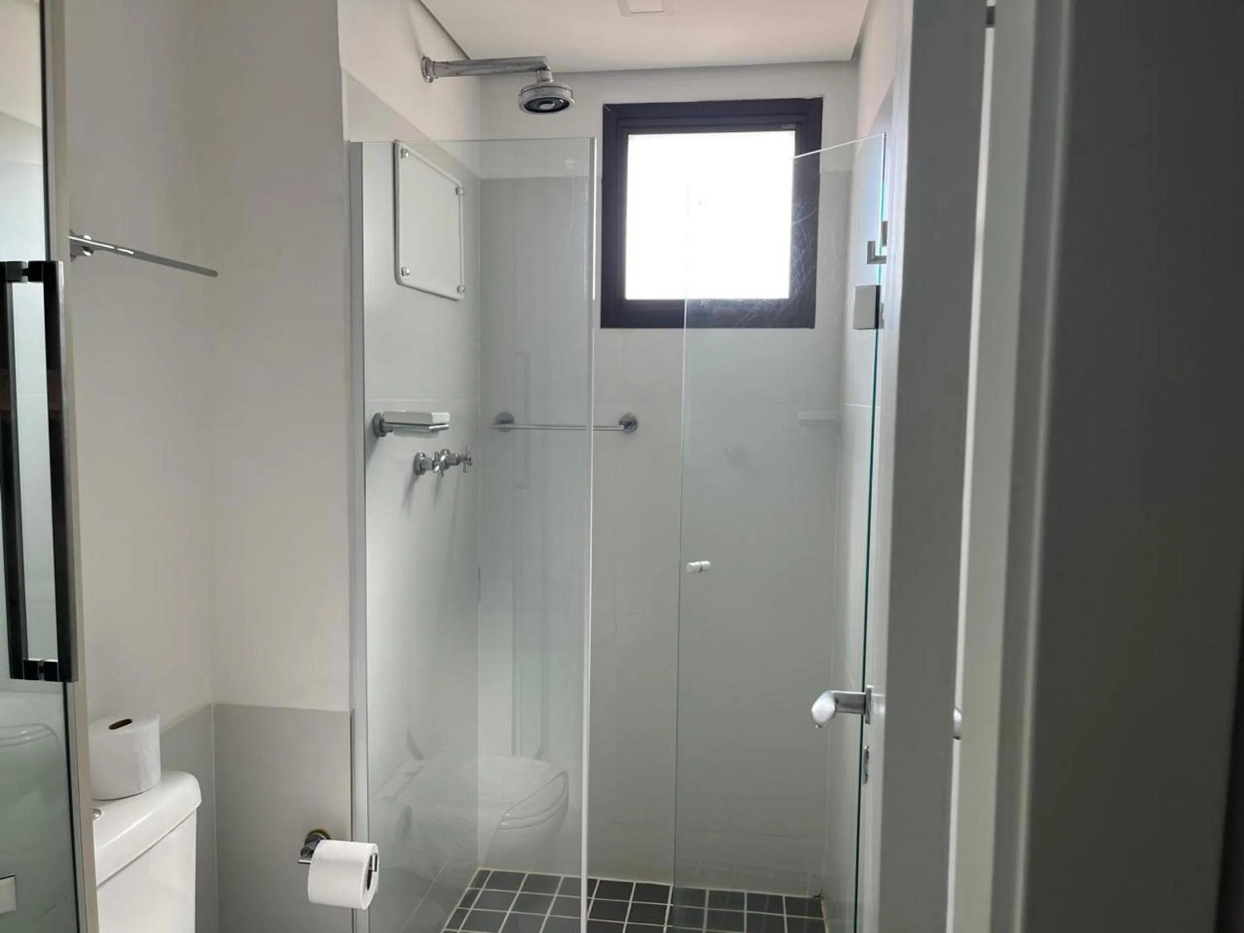 Toilet in Elegance Suítes Alvorada