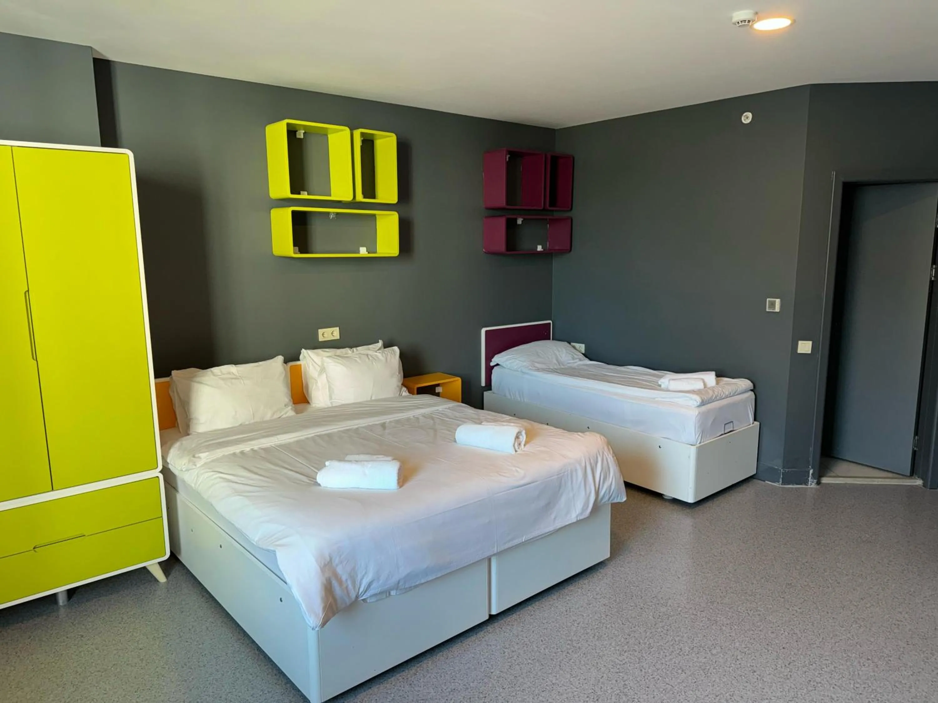 Bed in Aderans Hotel