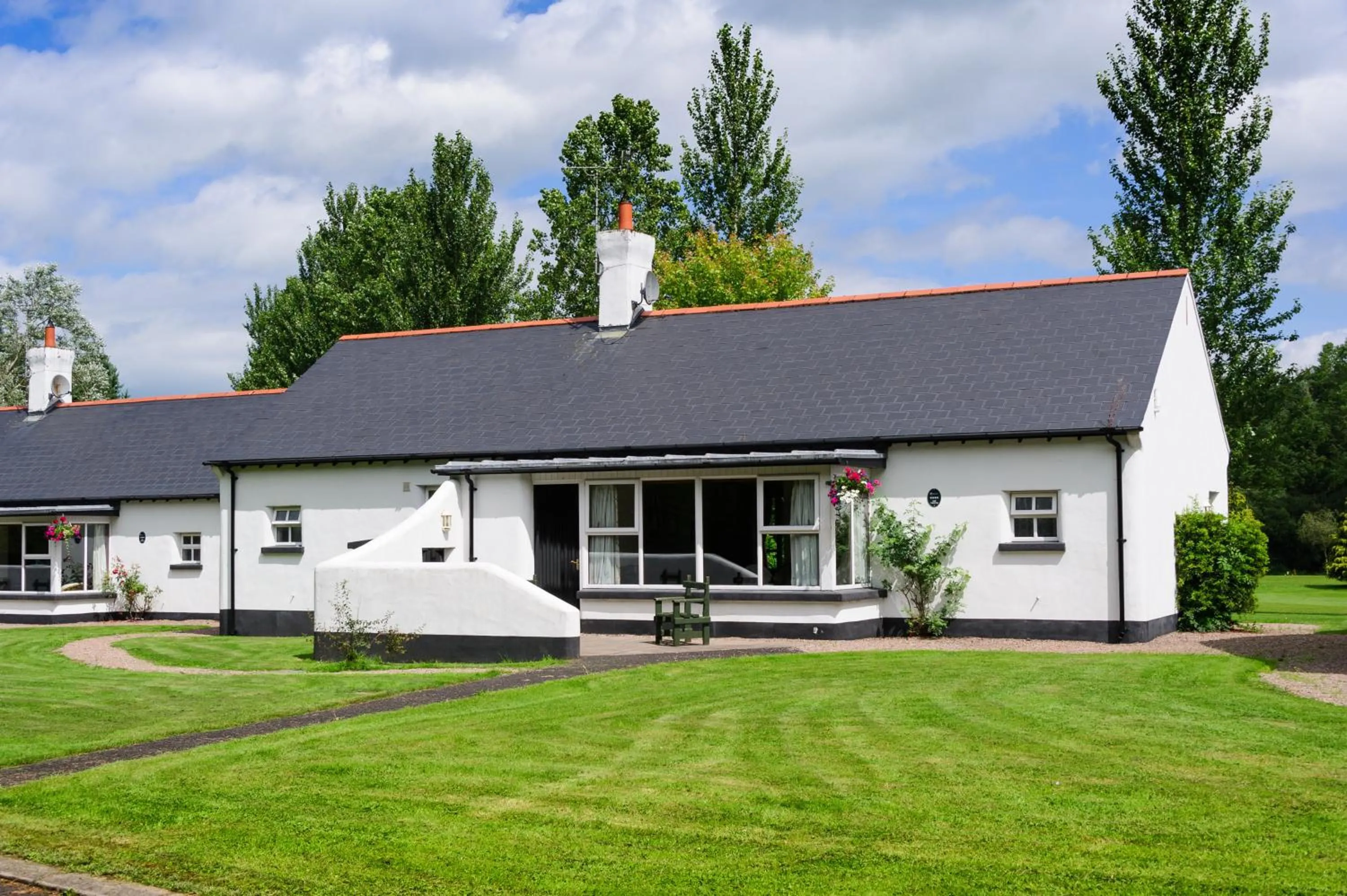 Facade/entrance in Brown Trout Golf & Country Inn