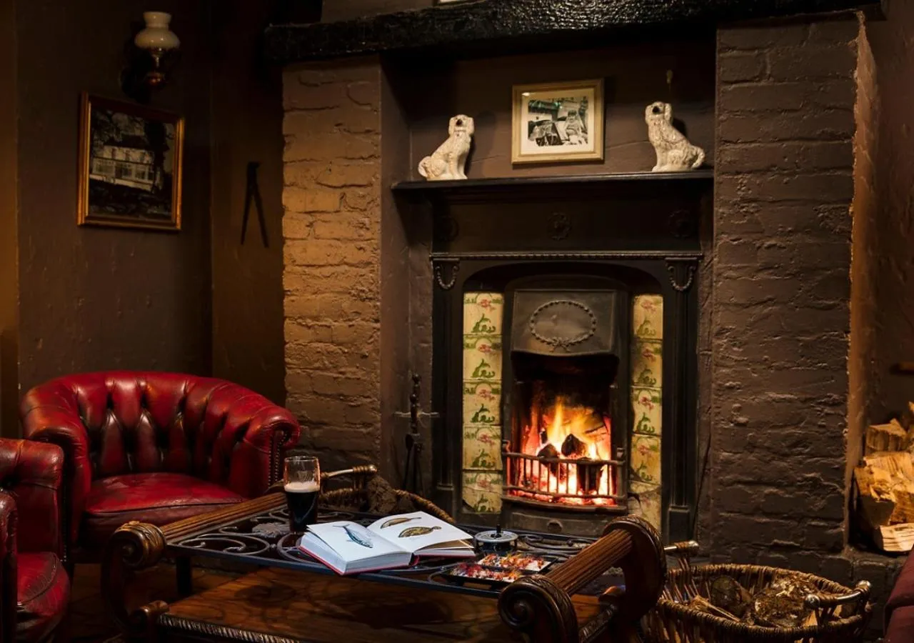 Lounge or bar in Brown Trout Golf & Country Inn