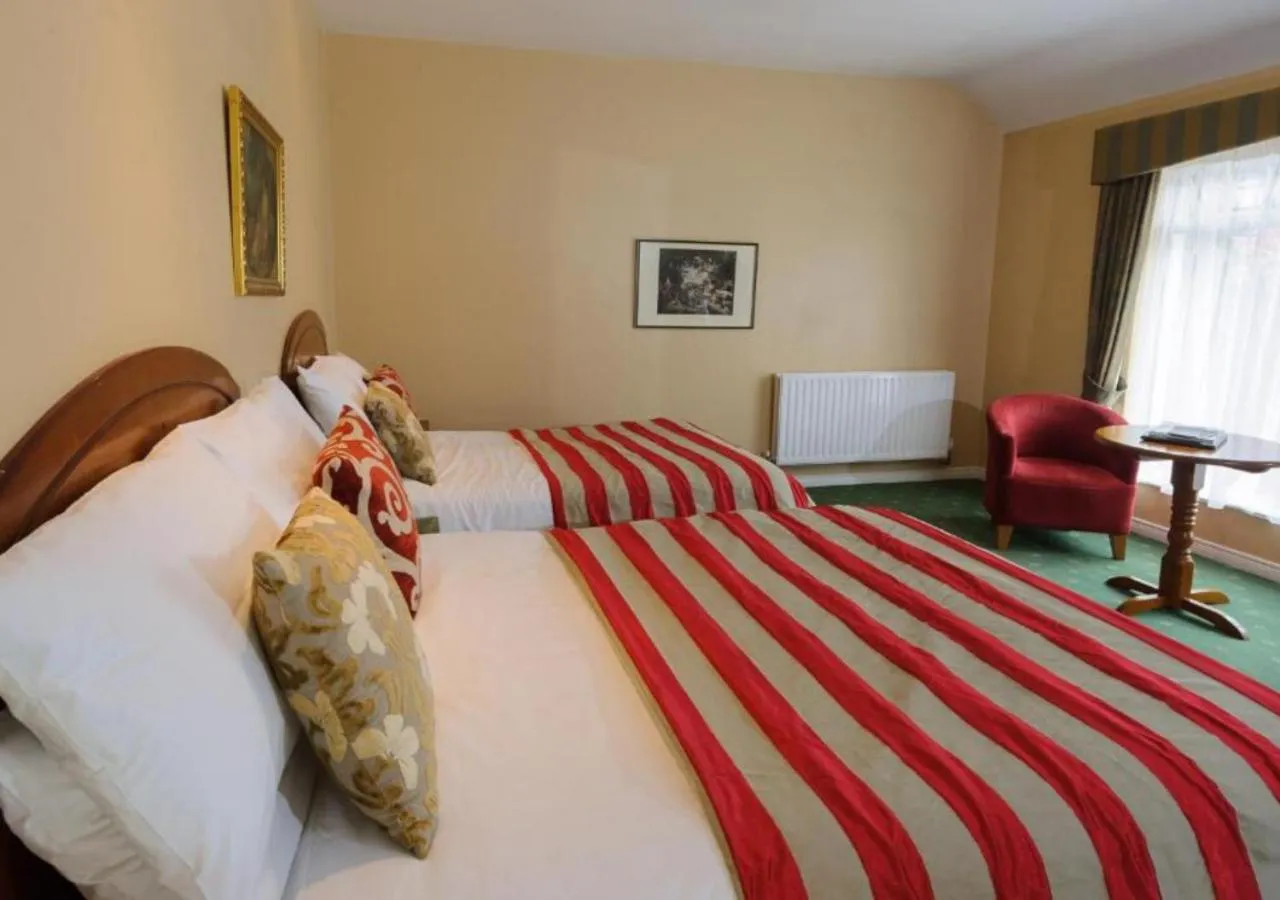 Bedroom, Bed in Brown Trout Golf & Country Inn