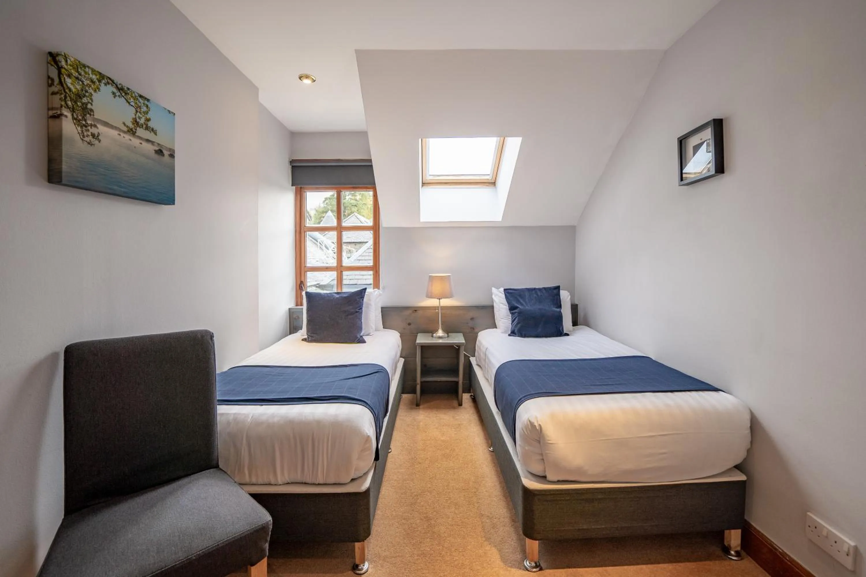 Bedroom, Bed in Oak Tree Inn