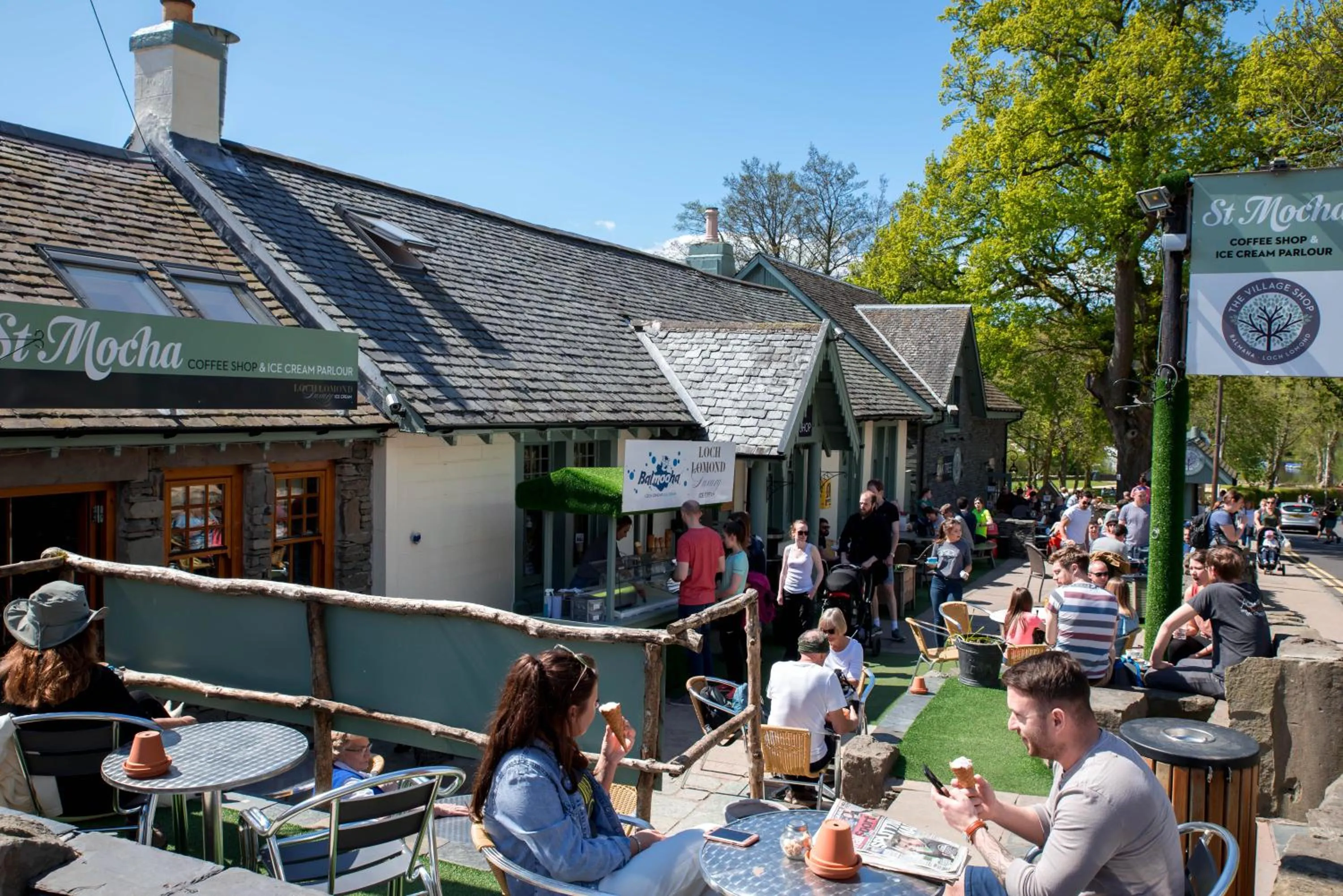 Property building in Oak Tree Inn