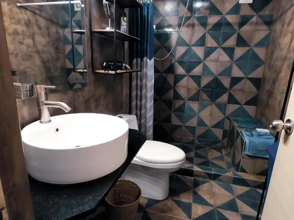 Shower in La Perla Hotel Boutique B&B