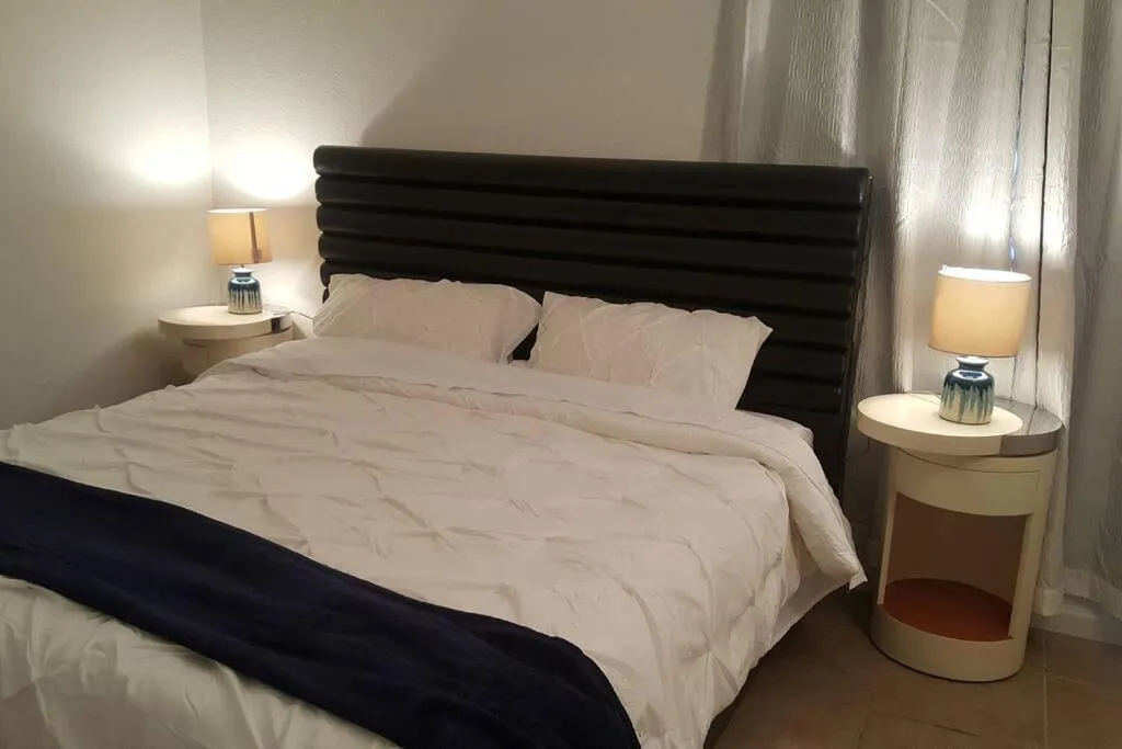 Bed in Dream King Bed-2BD-12 min to Strip