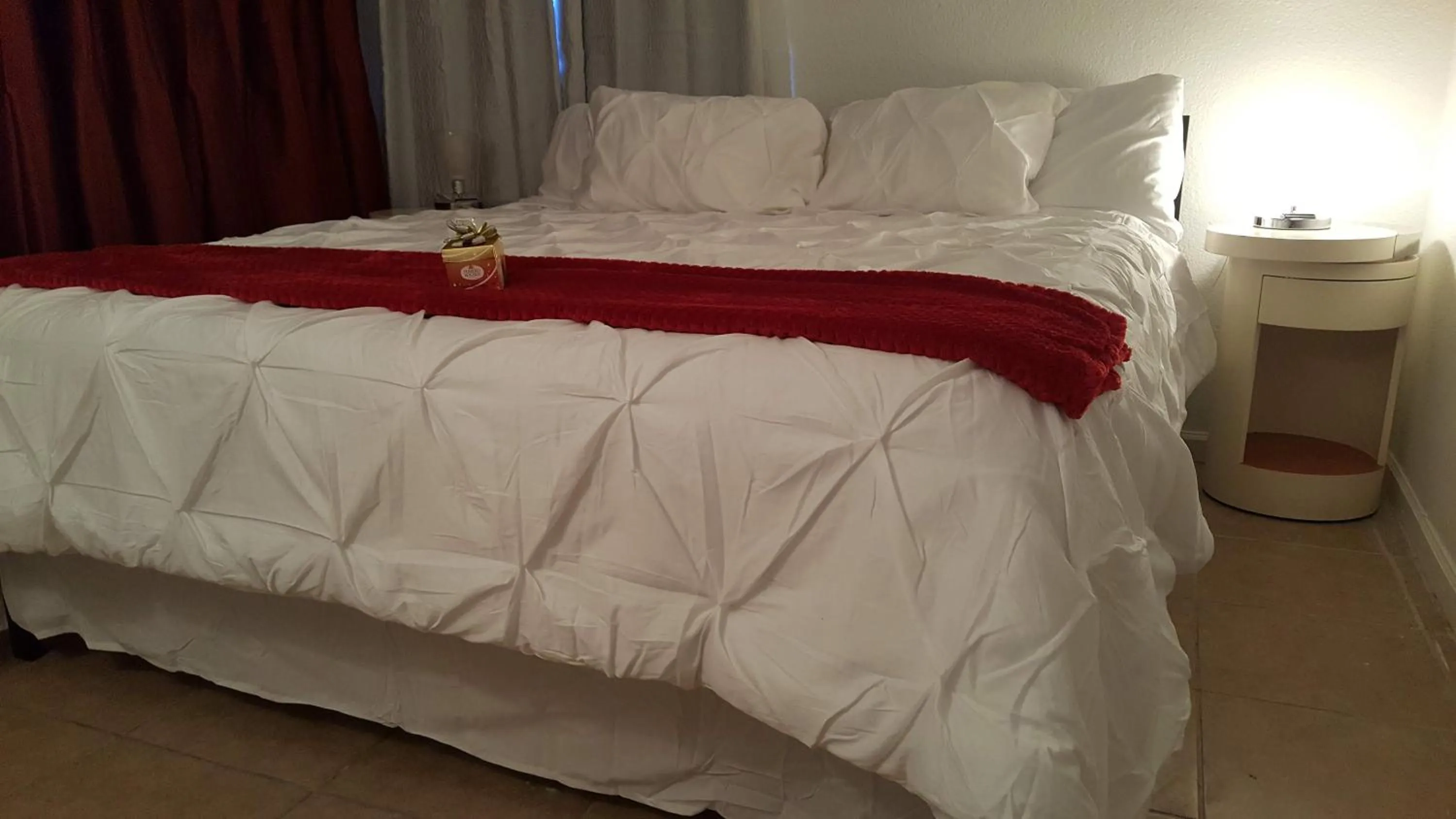 Bed in Dream King Bed-2BD-12 min to Strip