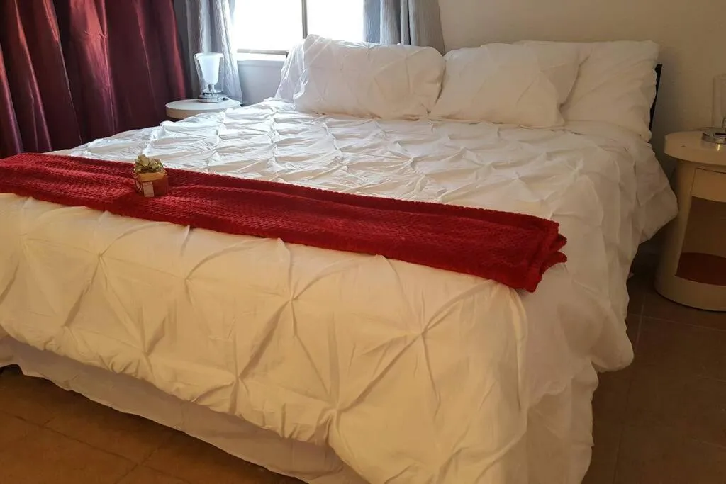 Photo of the whole room, Bed in Dream King Bed-2BD-12 min to Strip