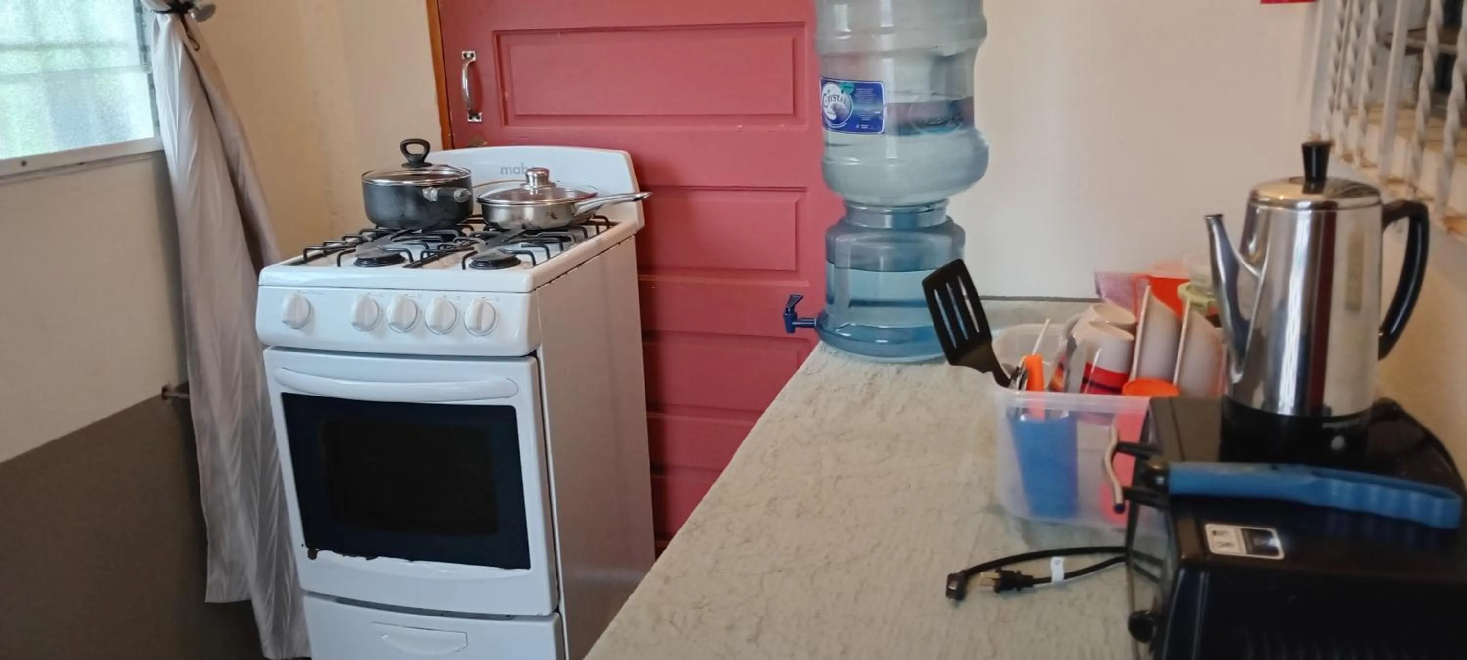 Kitchen or kitchenette in Hacienda Tropical Guest House