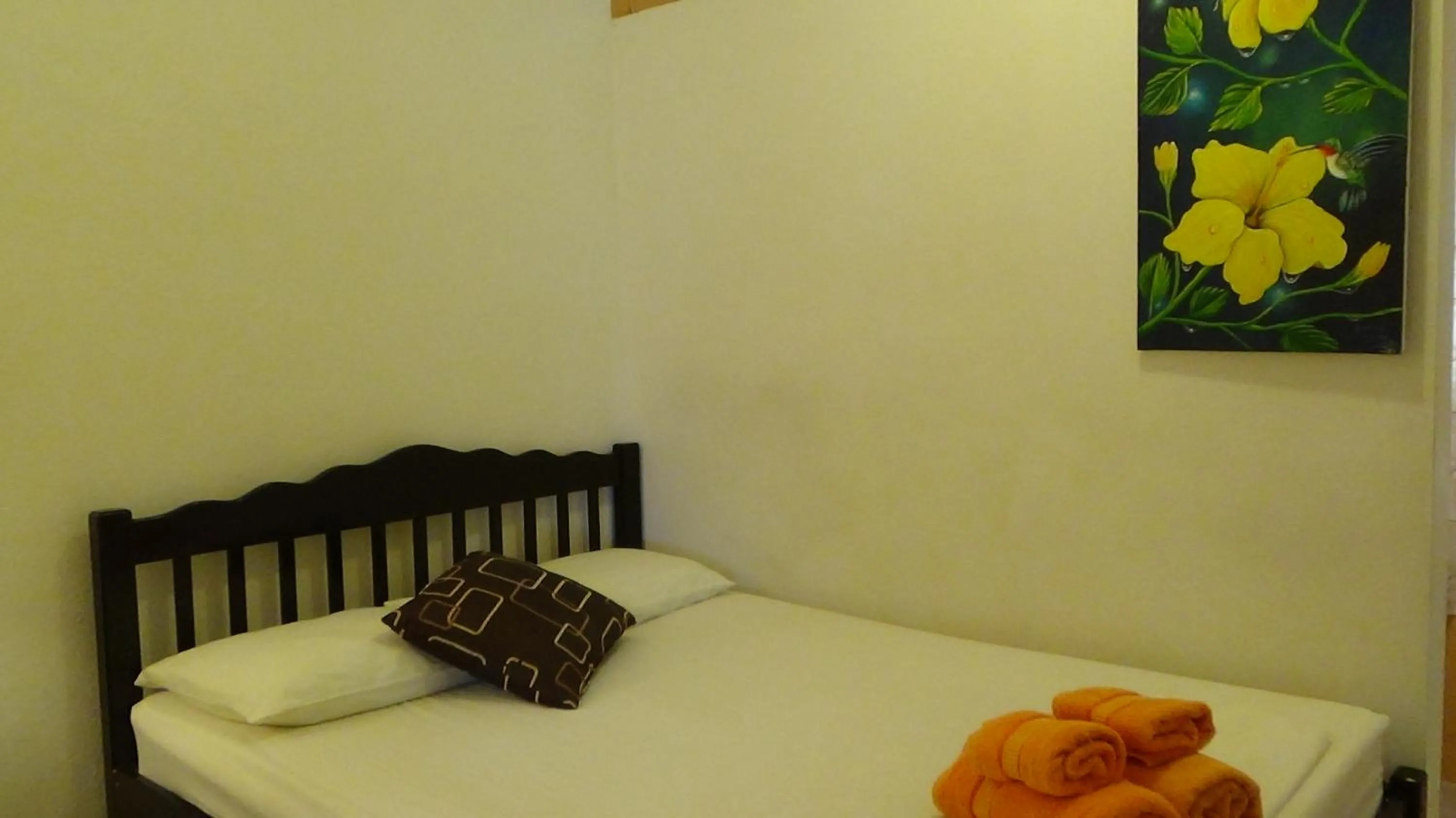 Summer, Bed in Hacienda Tropical Guest House