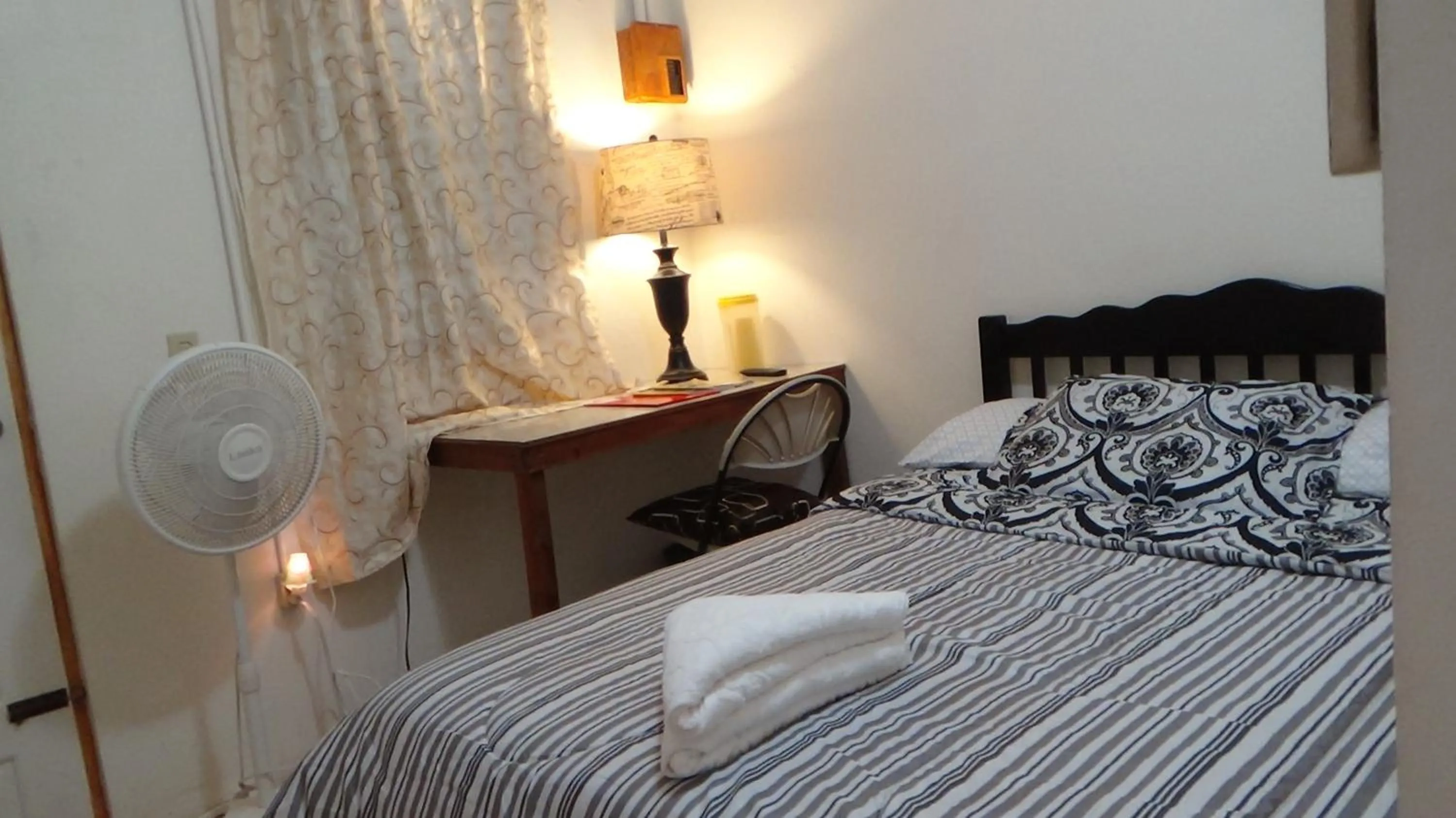 Bed in Hacienda Tropical Guest House