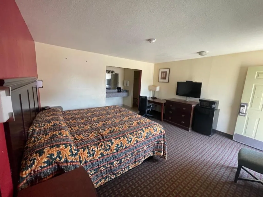 View (from property/room), Bed in Village Inn