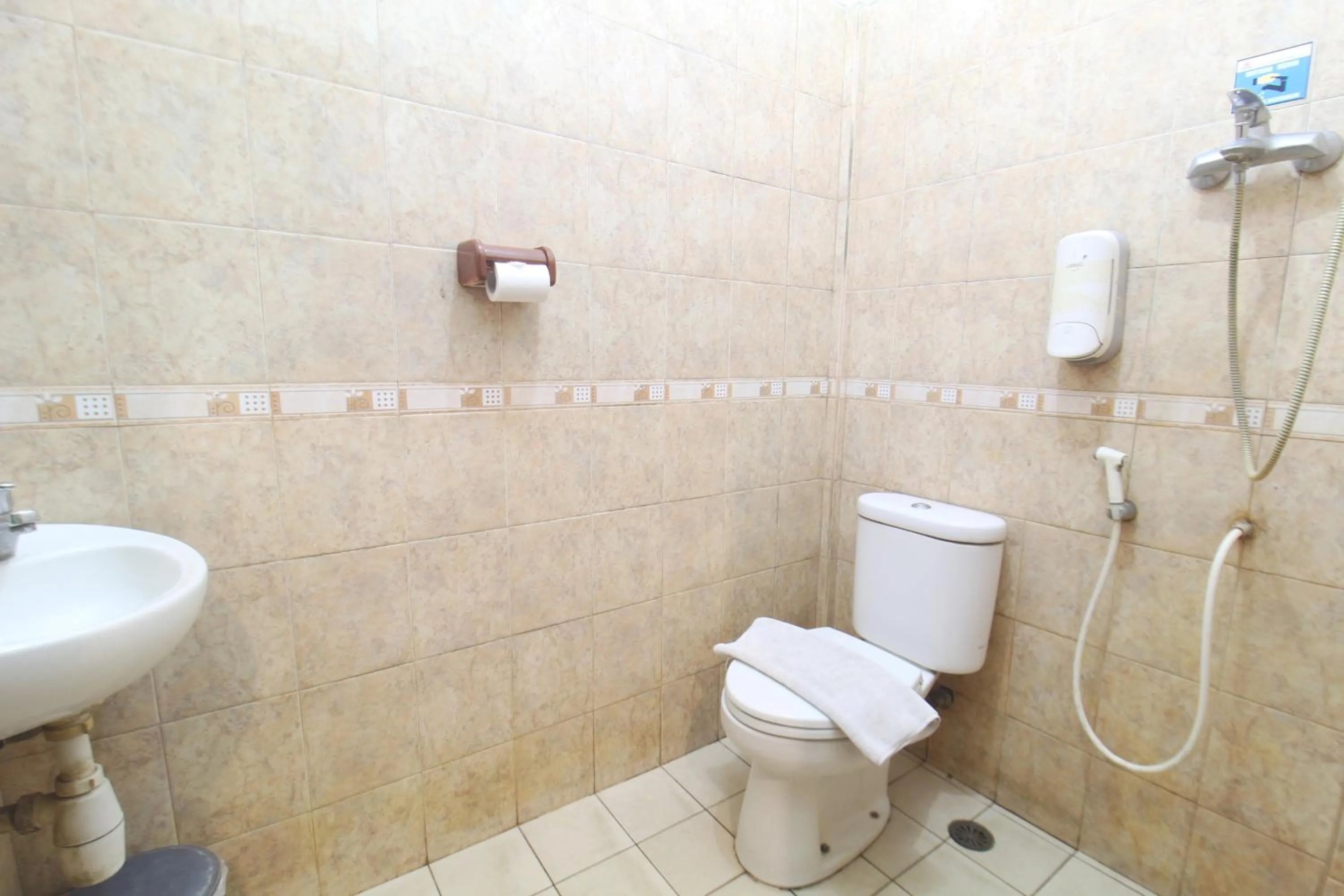 Bathroom in Sinergi Hotel Tretes