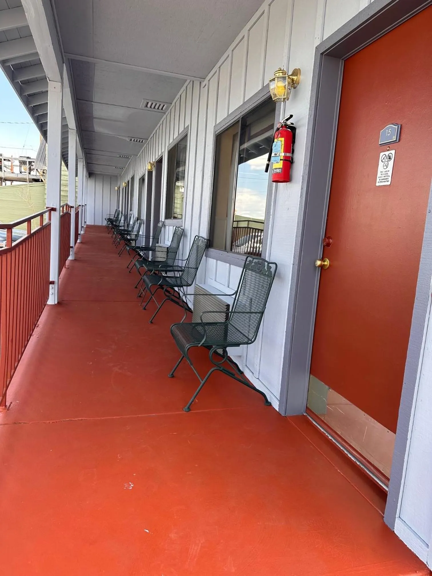 Seating area in Yosemite Gateway Motel