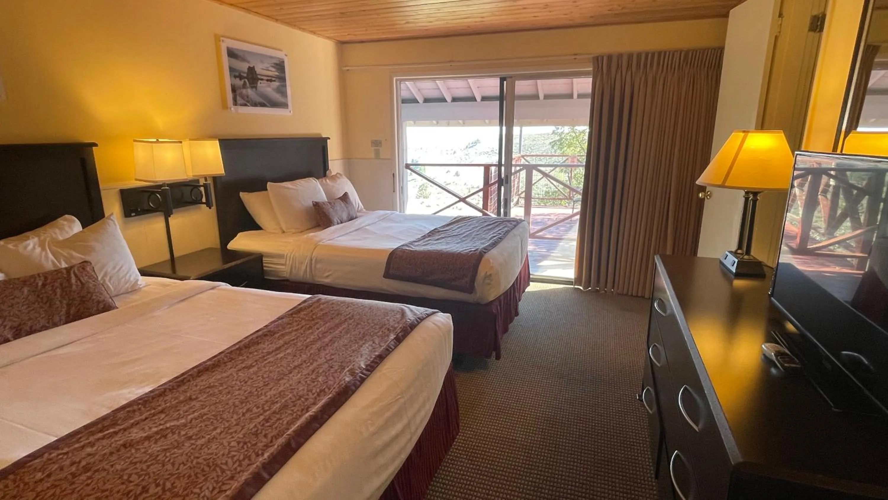 Bedroom, Bed in Yosemite Gateway Motel
