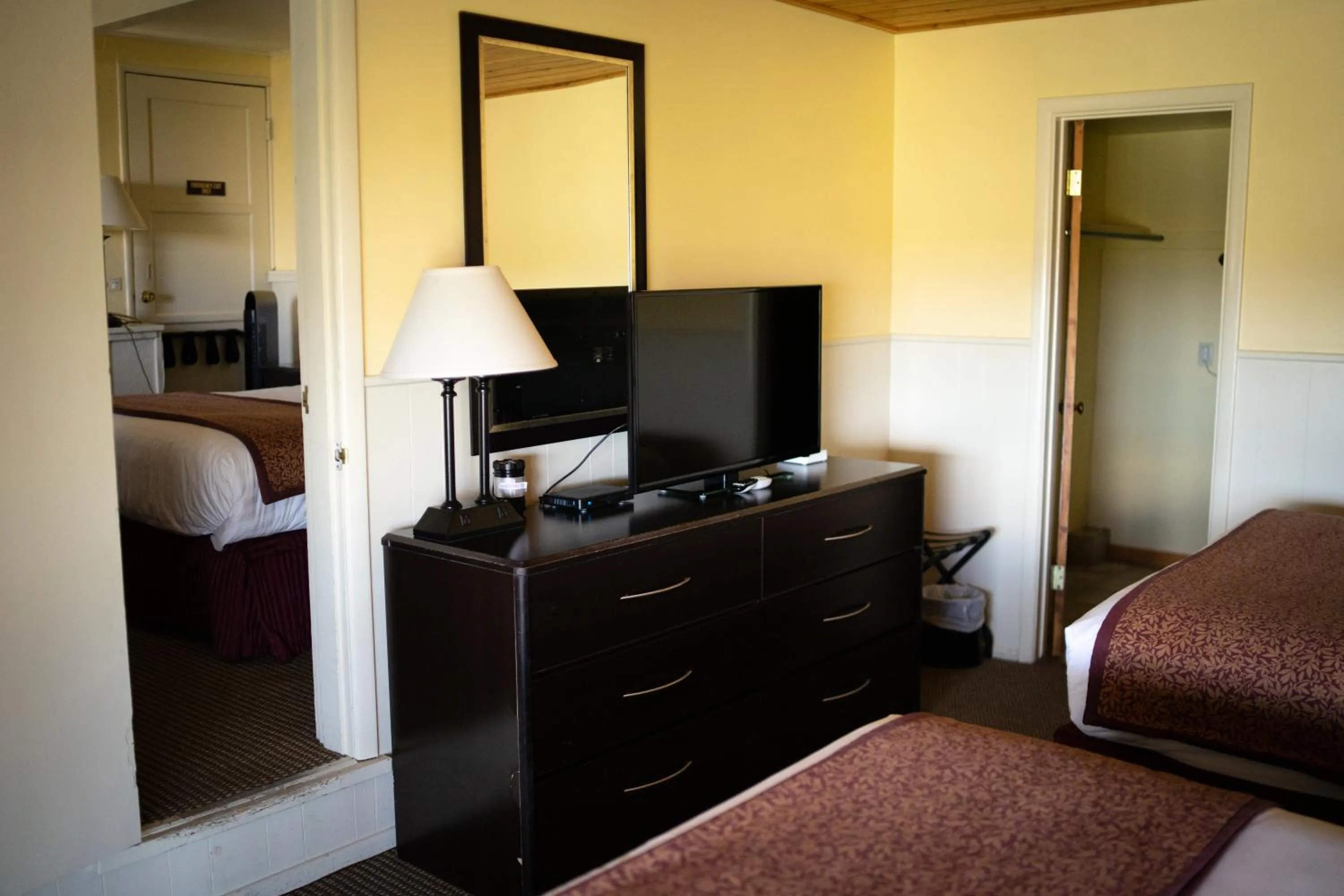 Bed in Yosemite Gateway Motel