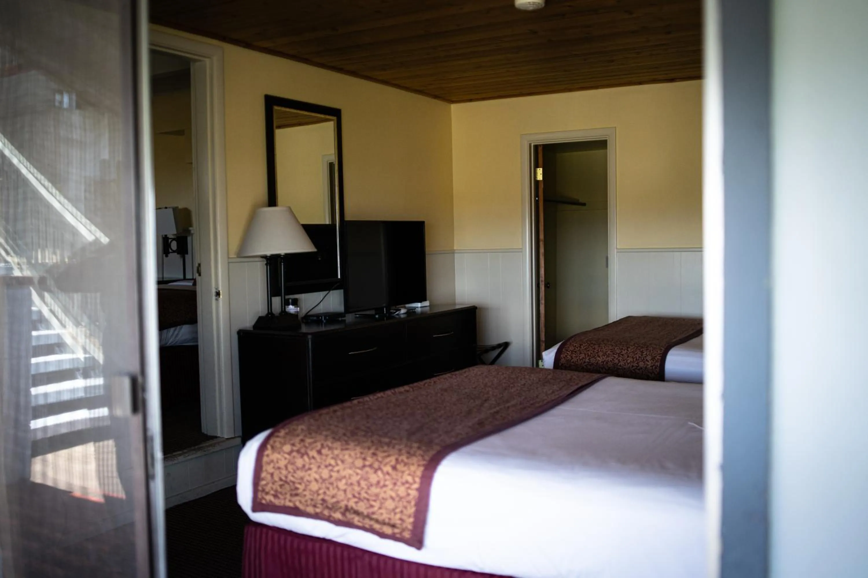 Bed in Yosemite Gateway Motel