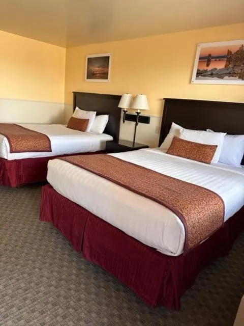 Bed in Yosemite Gateway Motel