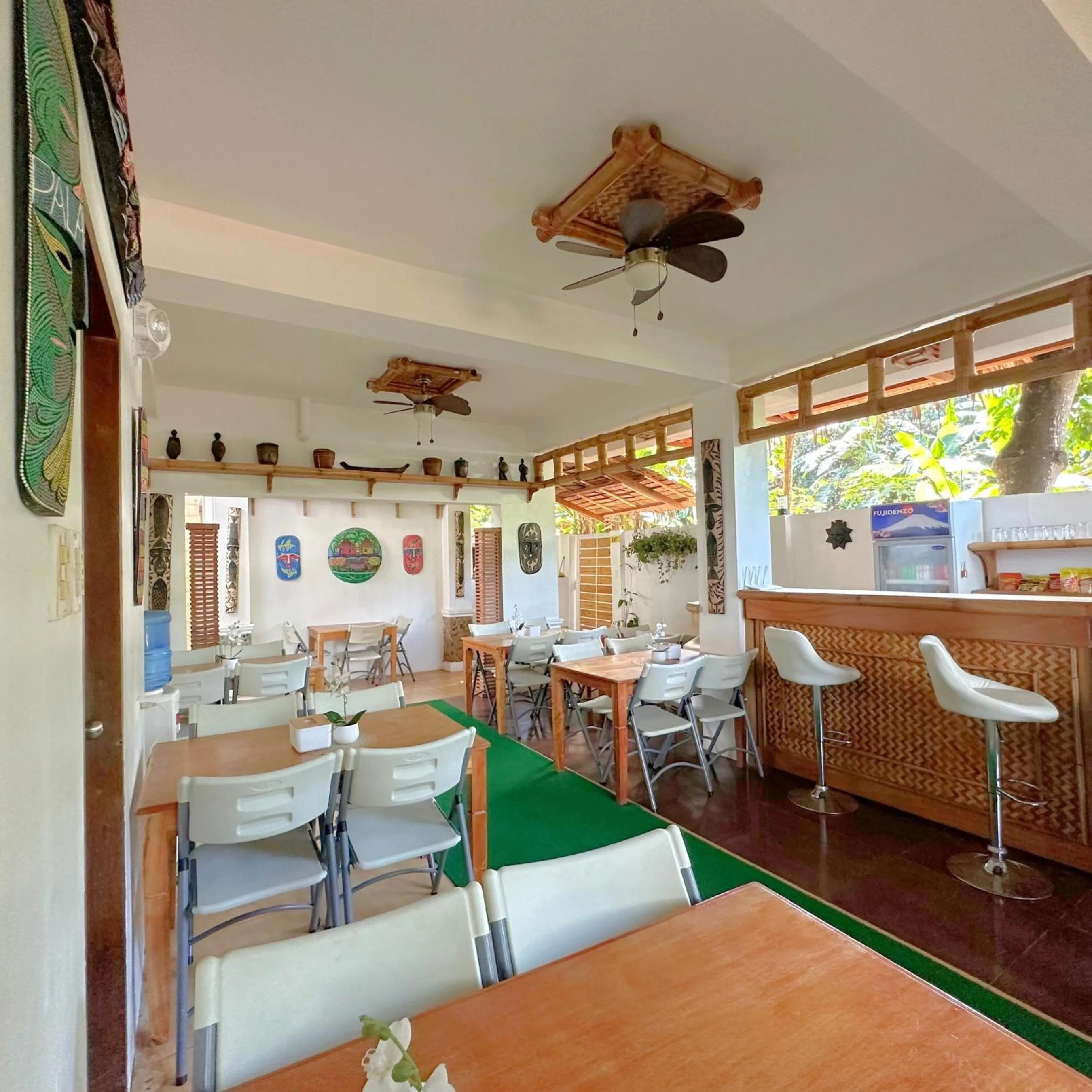 Restaurant/places to eat in Earl De Princesa Hotel