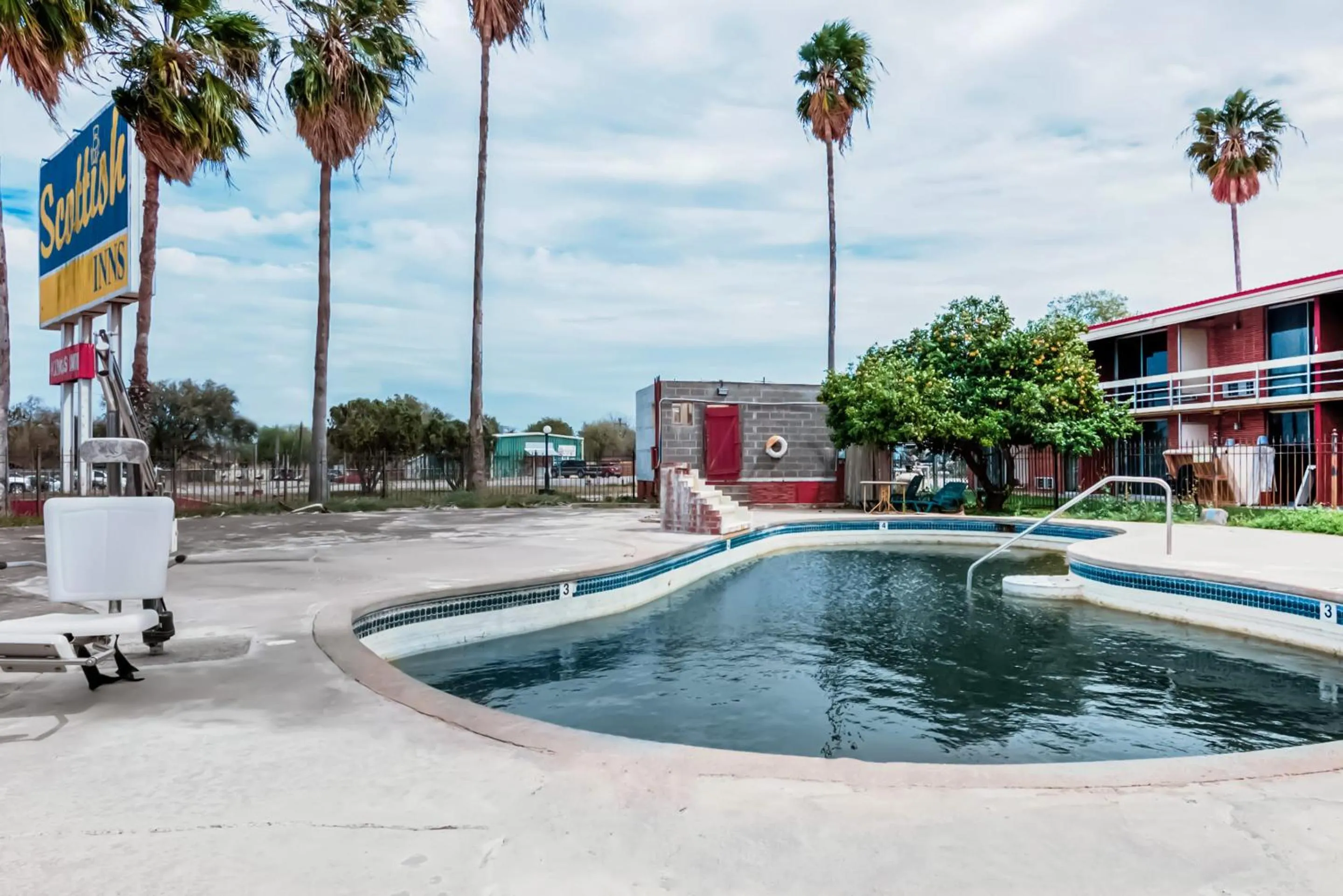 Swimming pool in OYO Hotel Alice TX Hwy 281 West