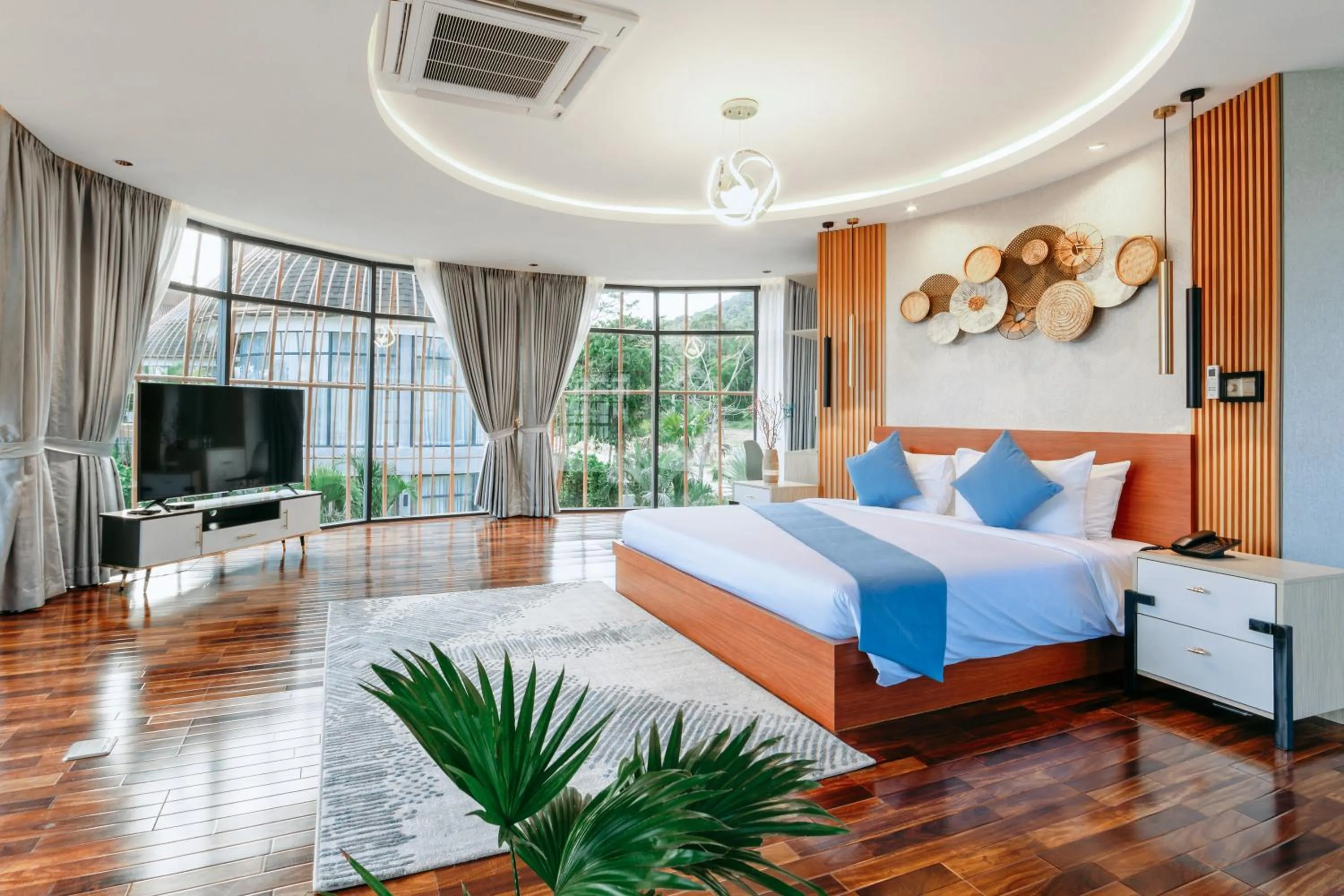 Bedroom, Bed in Bird Nest Villas by Mafiya