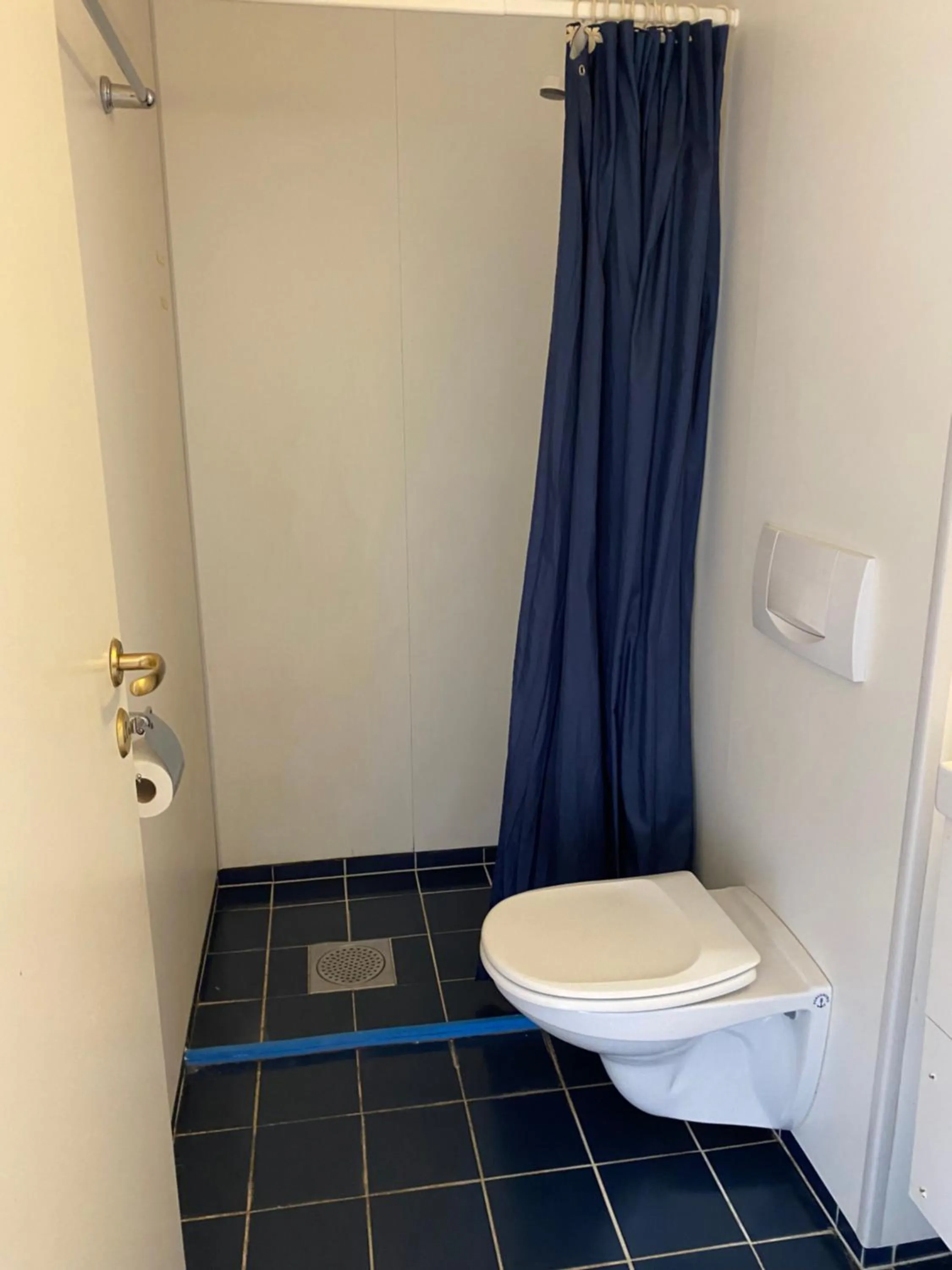 Shower in Rosendal Apartments Motellet