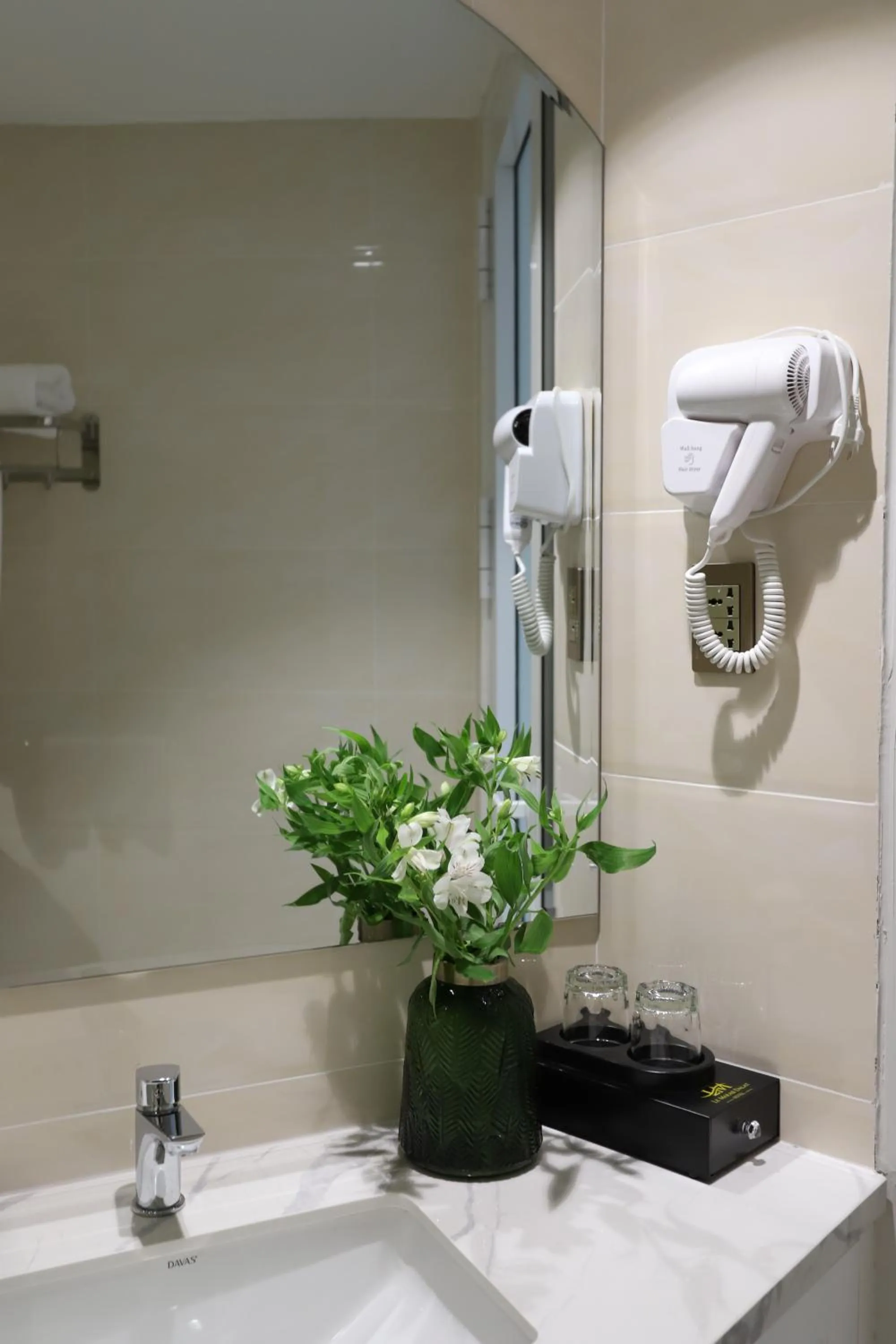 Shower in Le Marais Hotel Dalat