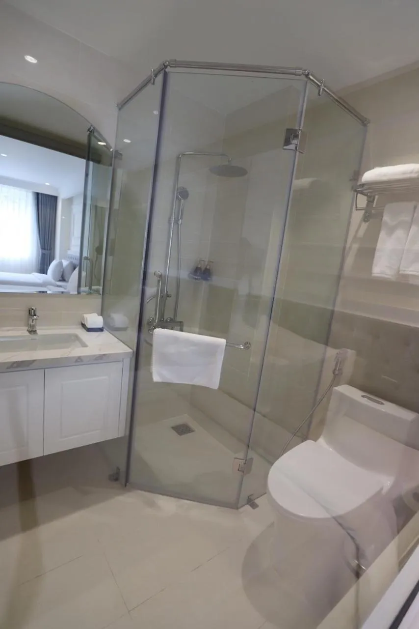 Toilet in Le Marais Hotel Dalat