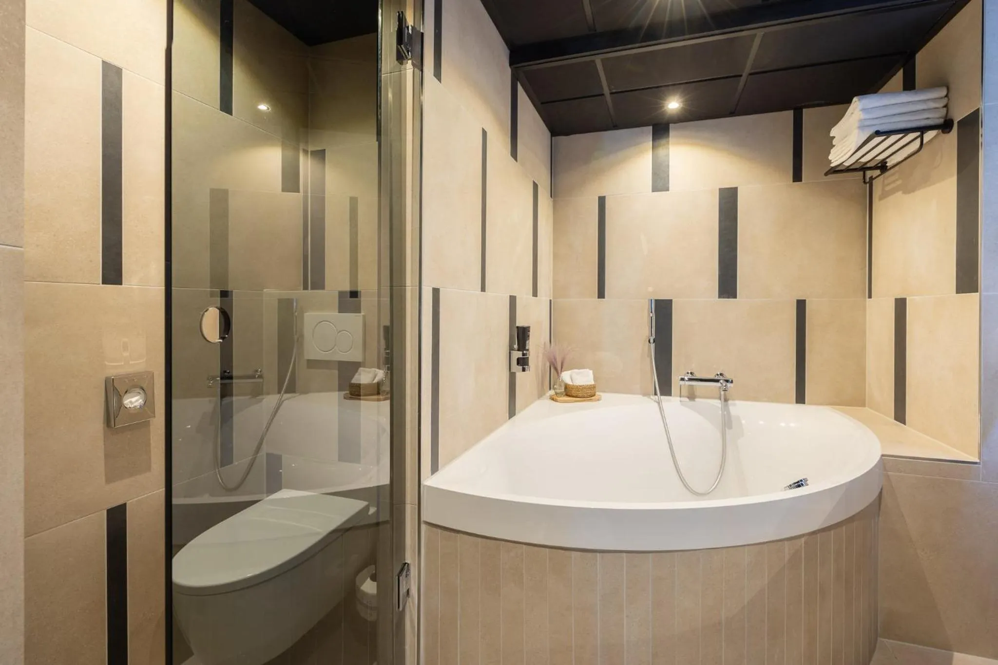 Bathroom in Leonardo Hotel Papendrecht